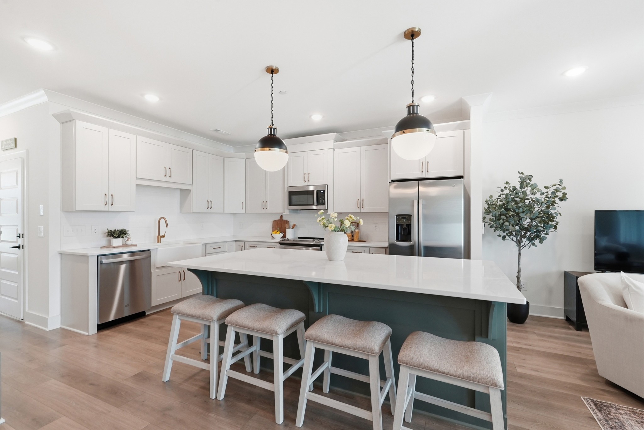 3028 Inman Dr