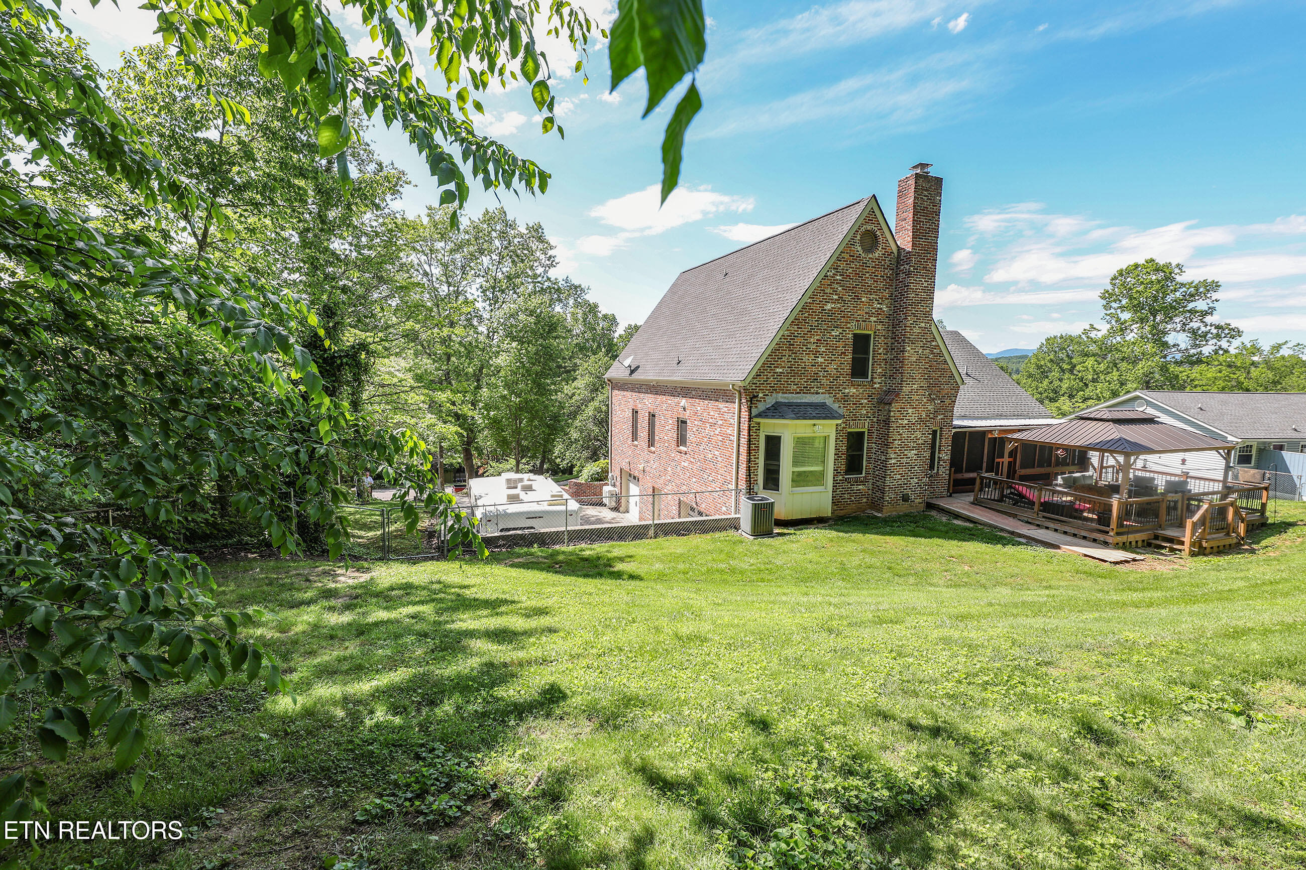 112 Chestnut Hill Rd