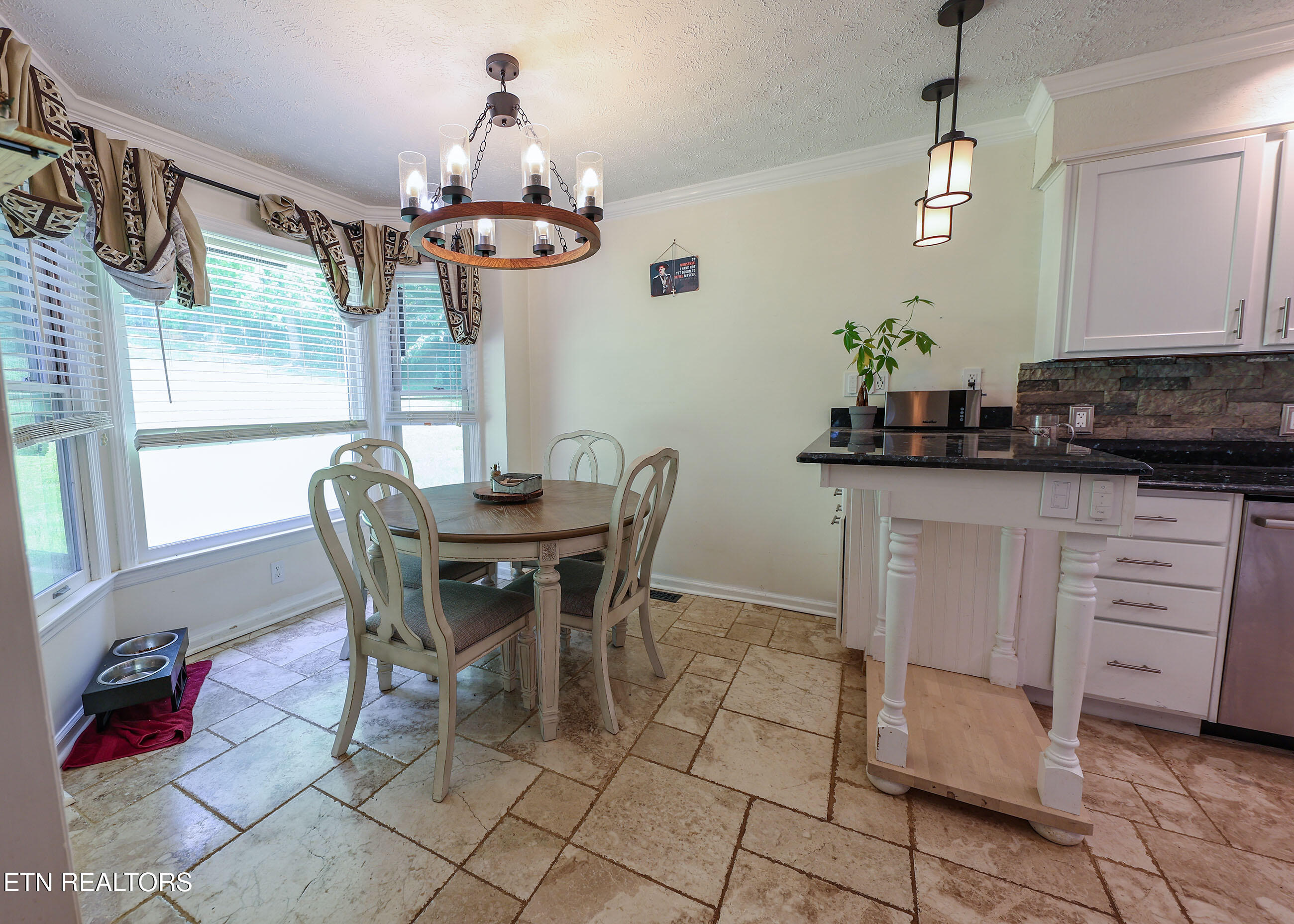 112 Chestnut Hill Rd