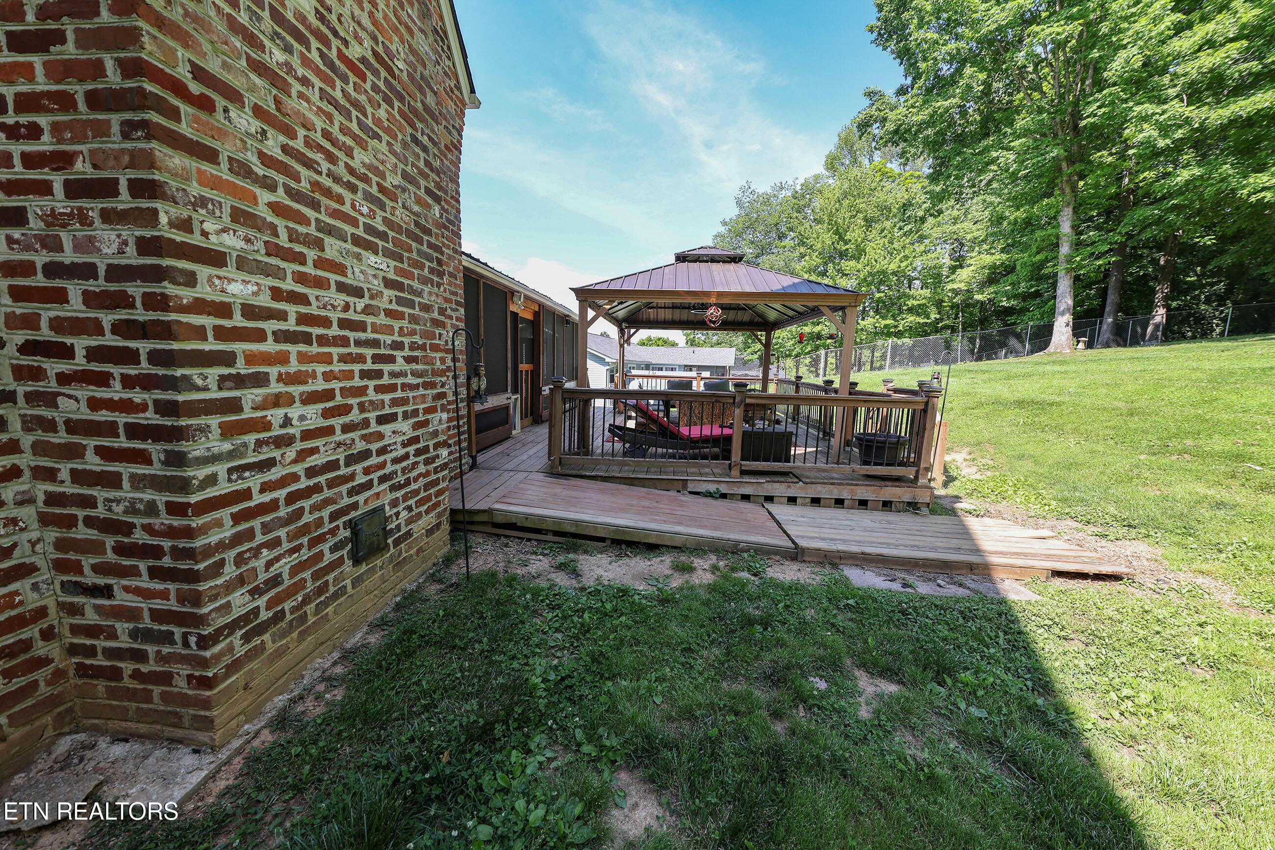 112 Chestnut Hill Rd