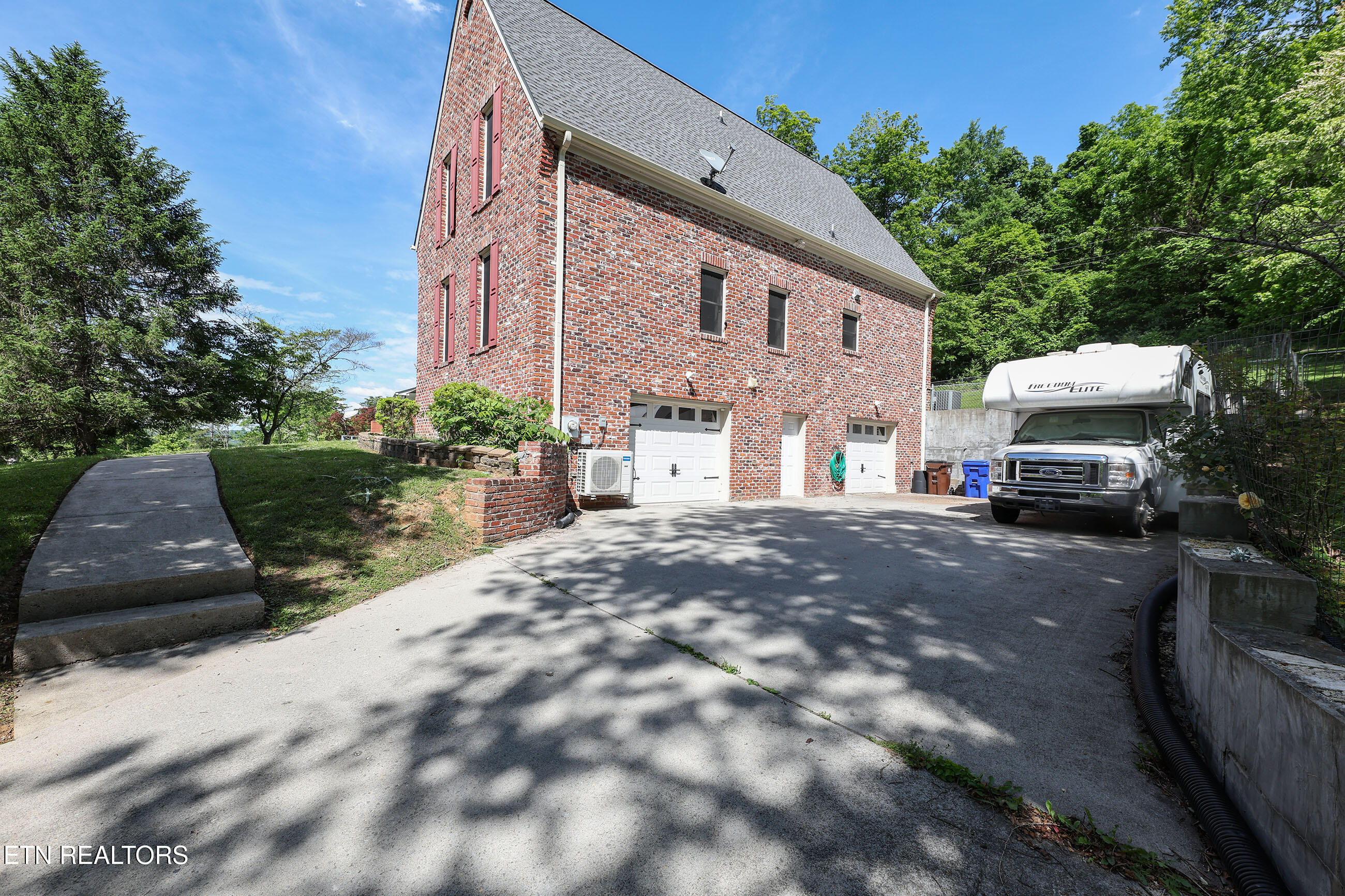 112 Chestnut Hill Rd