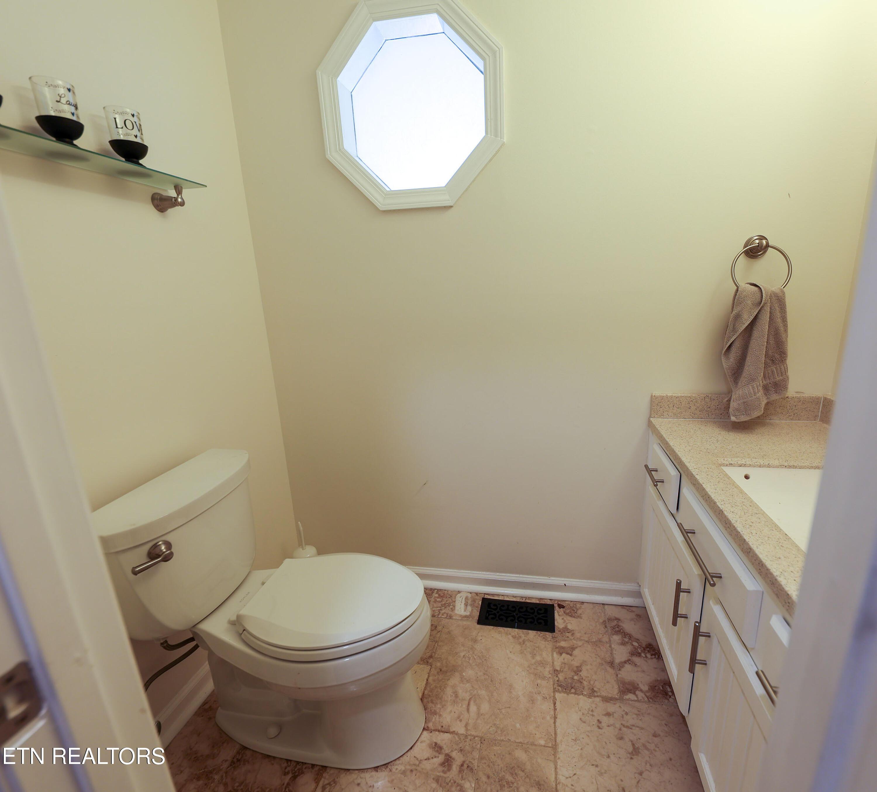 112 Chestnut Hill Rd