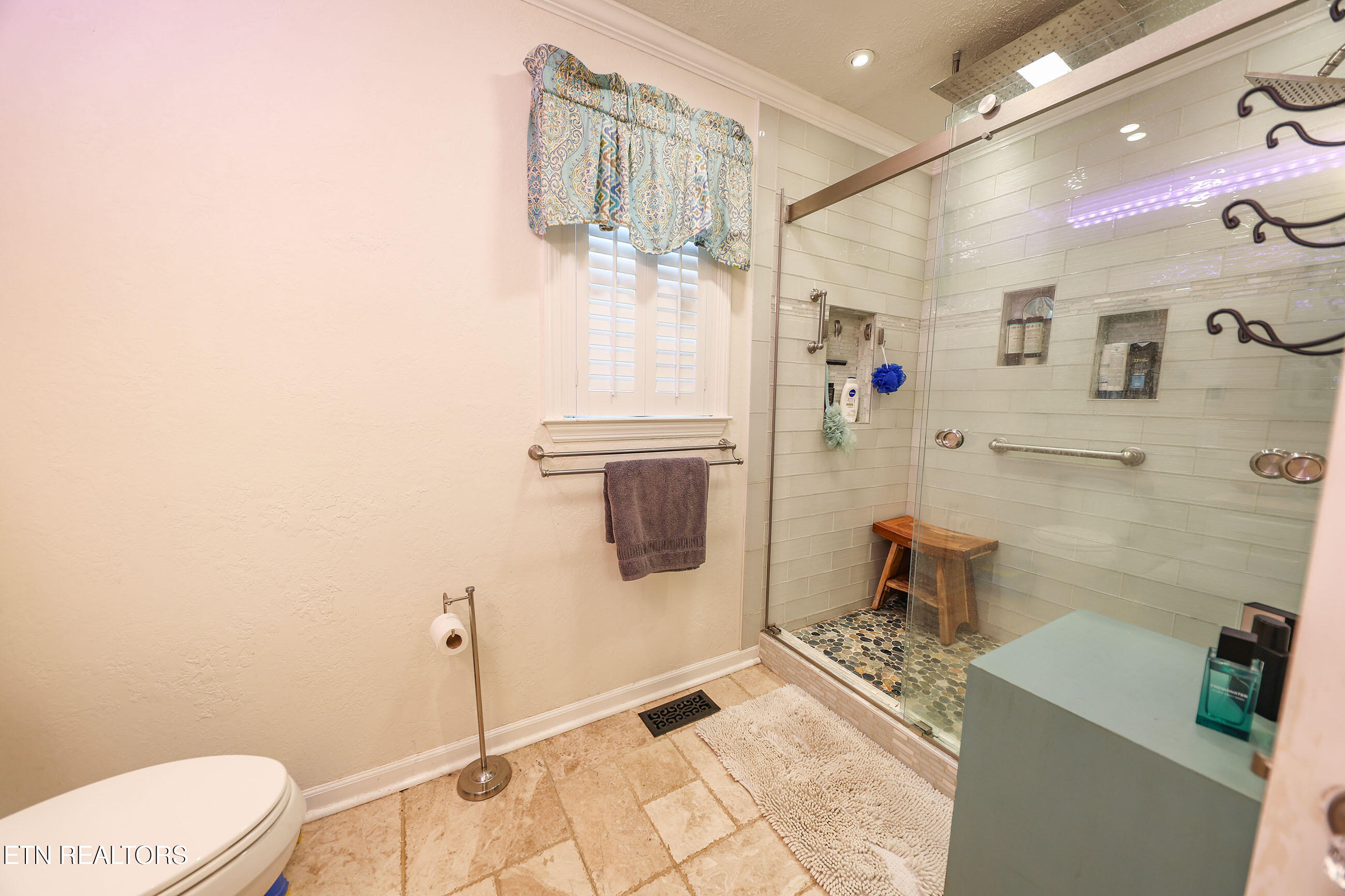 112 Chestnut Hill Rd