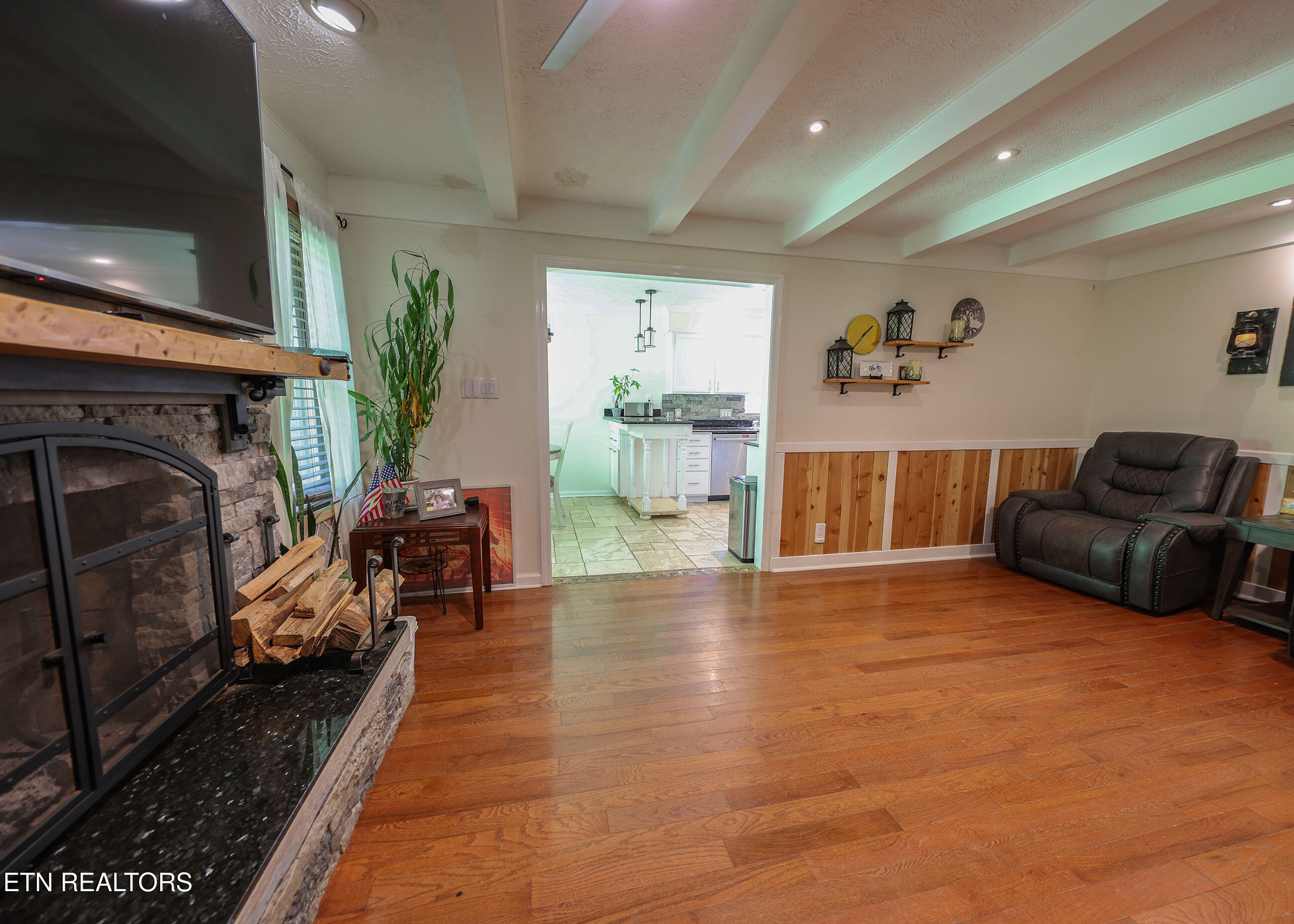 112 Chestnut Hill Rd