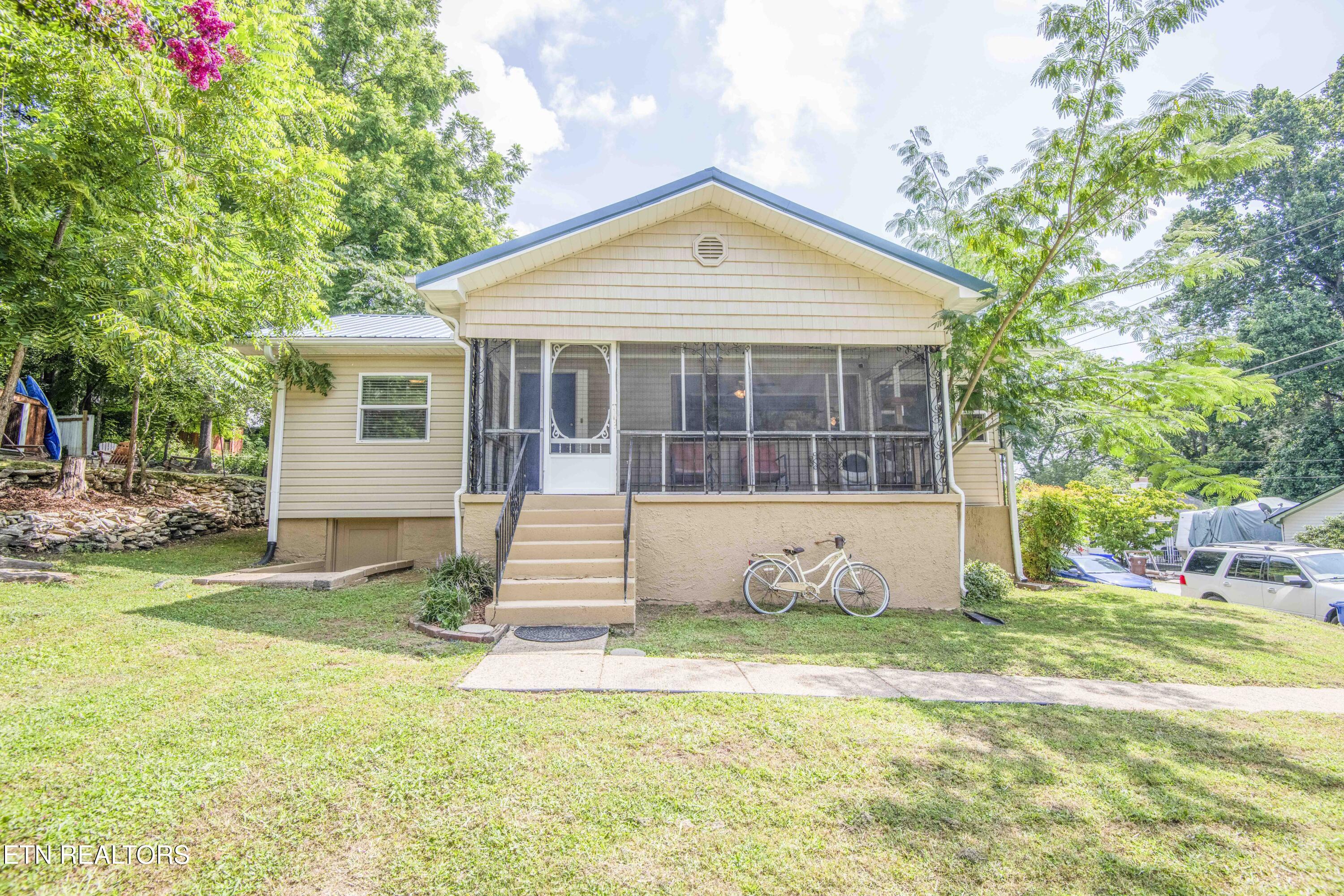 306 W Faunce Rd