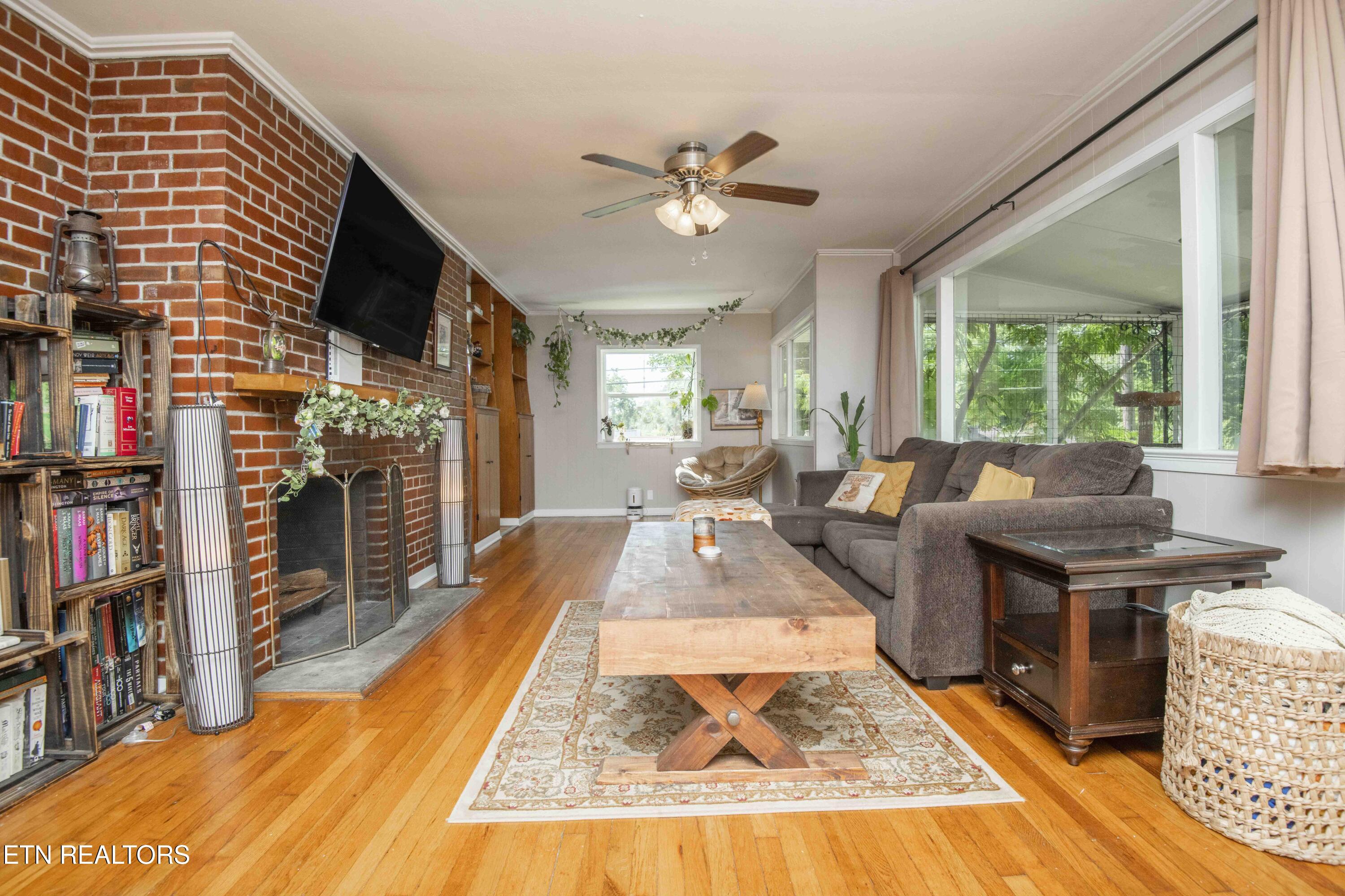 306 W Faunce Rd