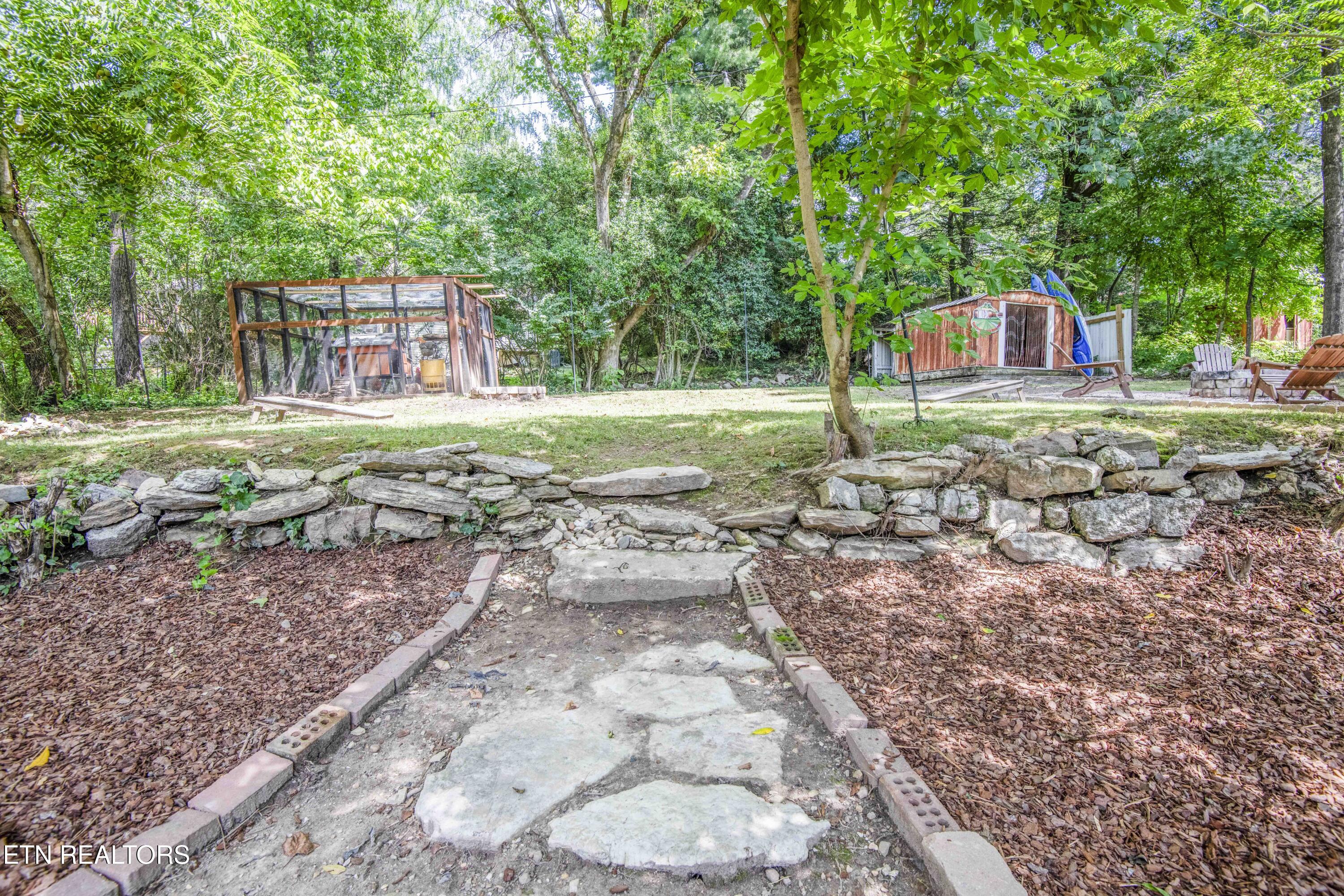 306 W Faunce Rd
