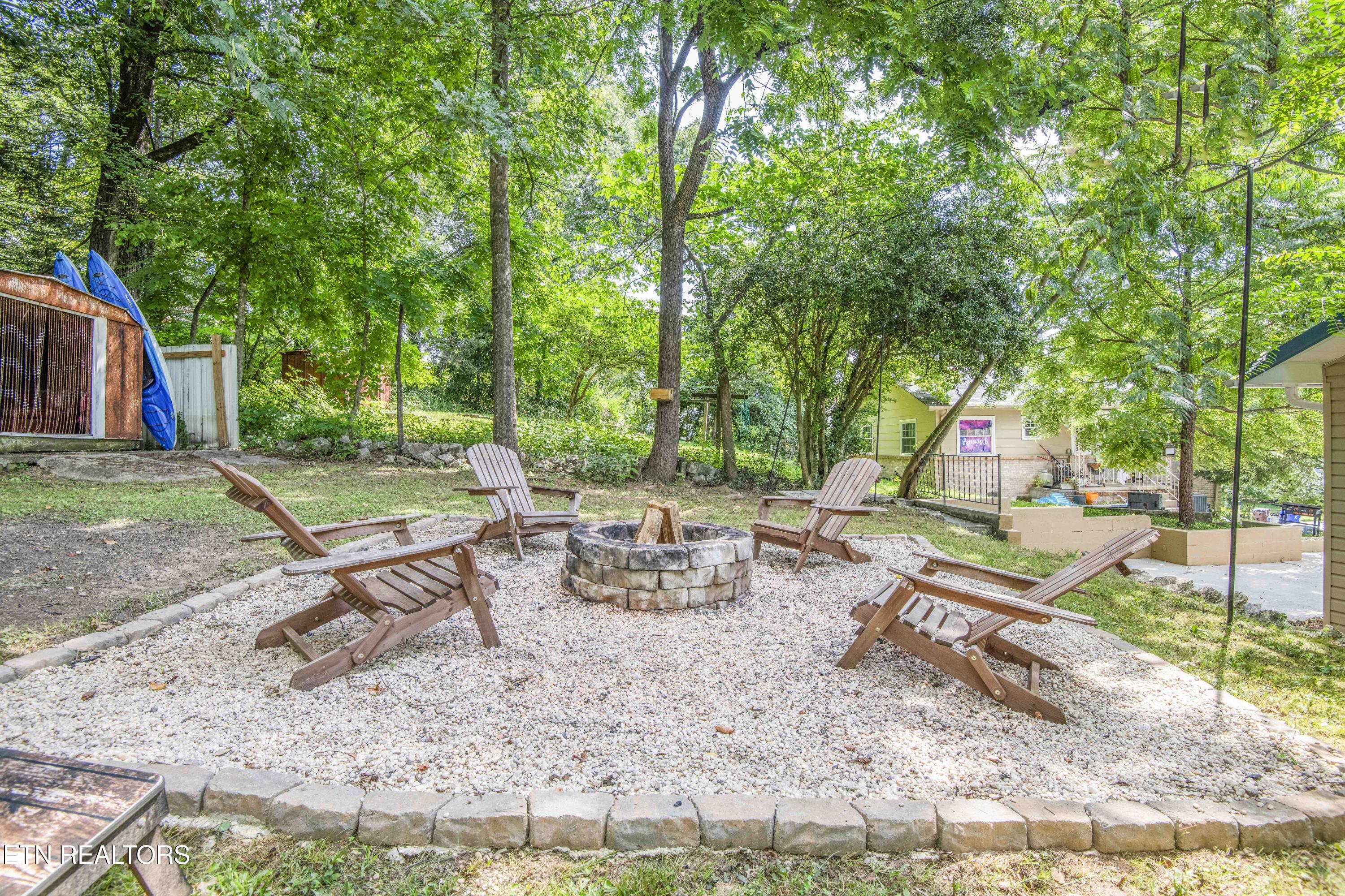 306 W Faunce Rd