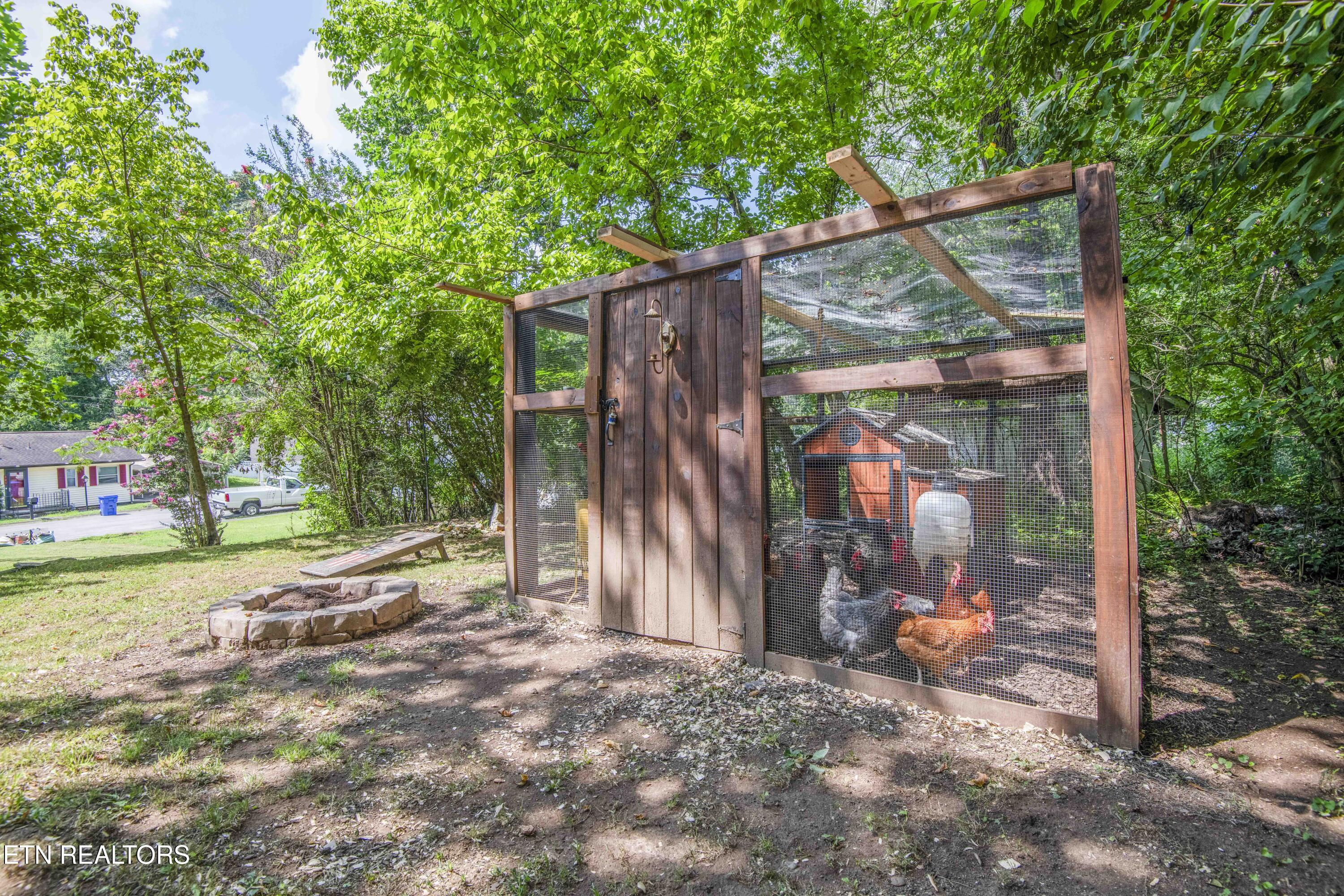 306 W Faunce Rd