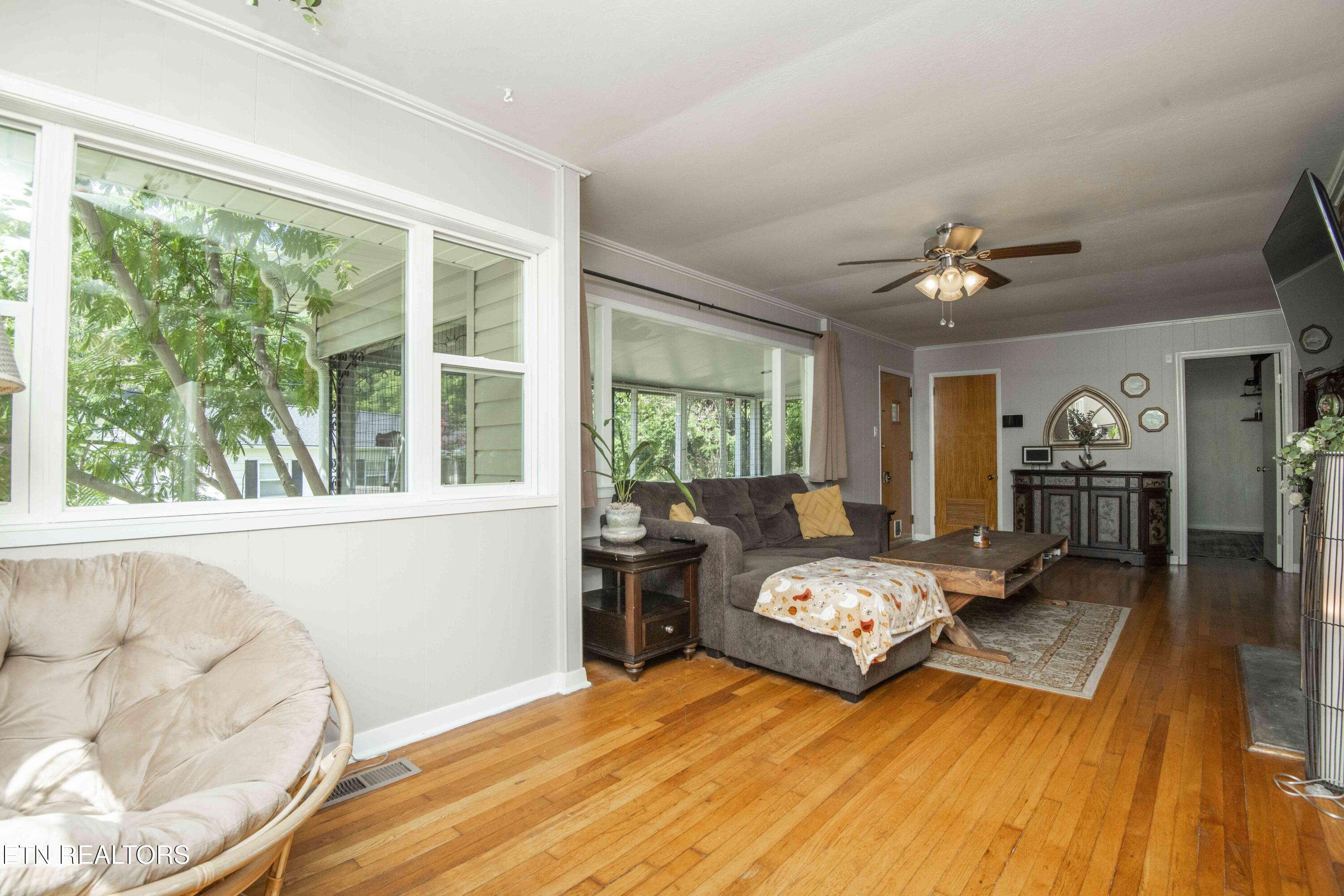 306 W Faunce Rd