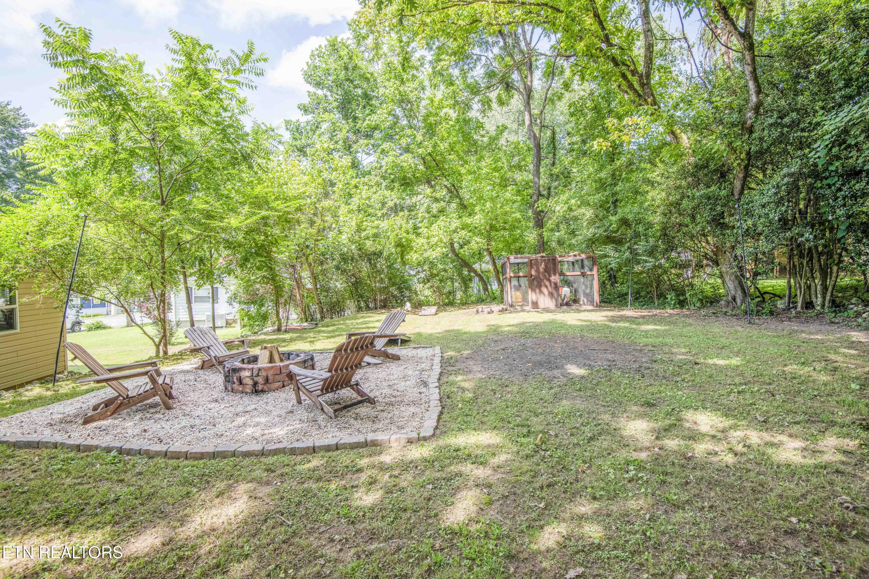 306 W Faunce Rd