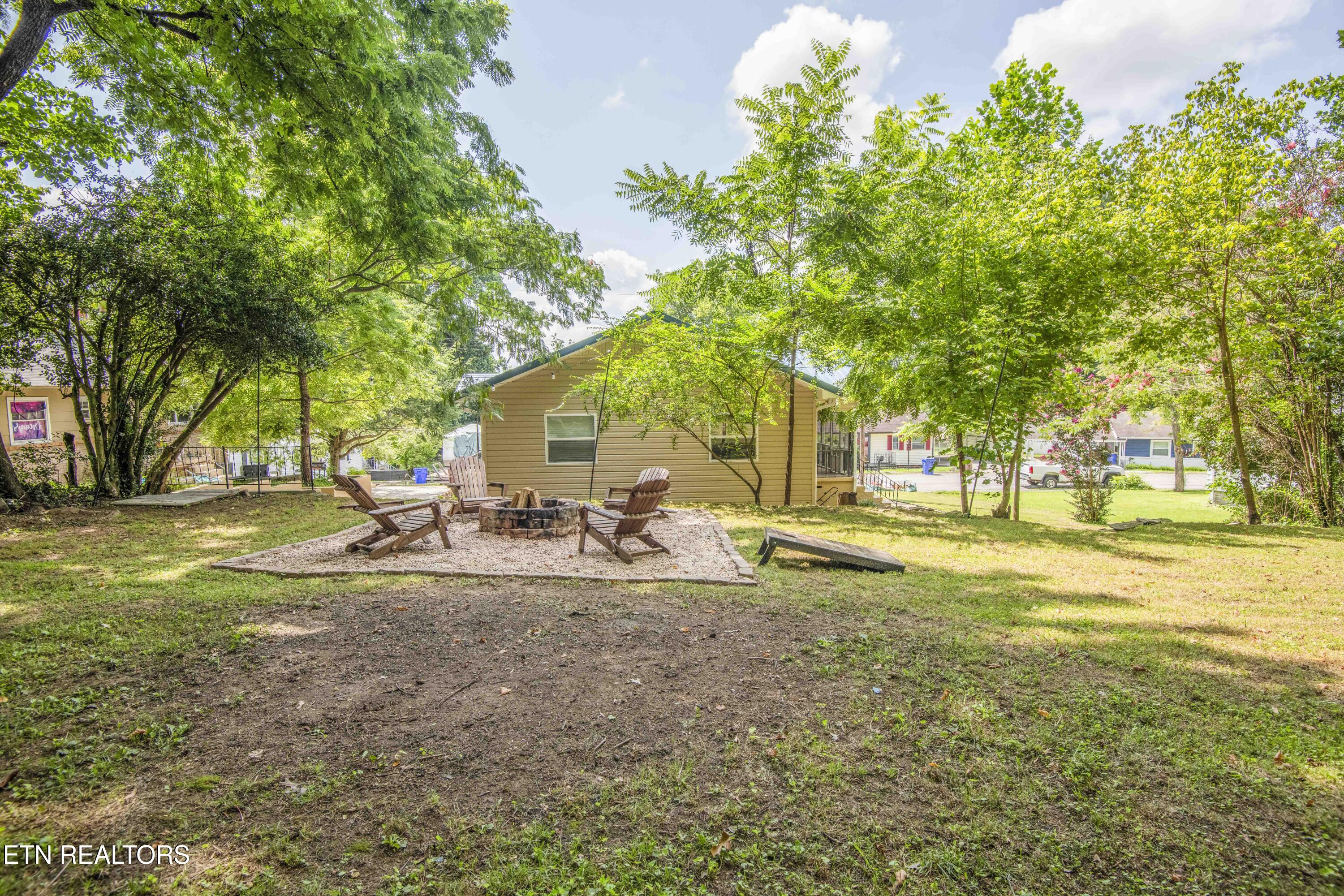 306 W Faunce Rd