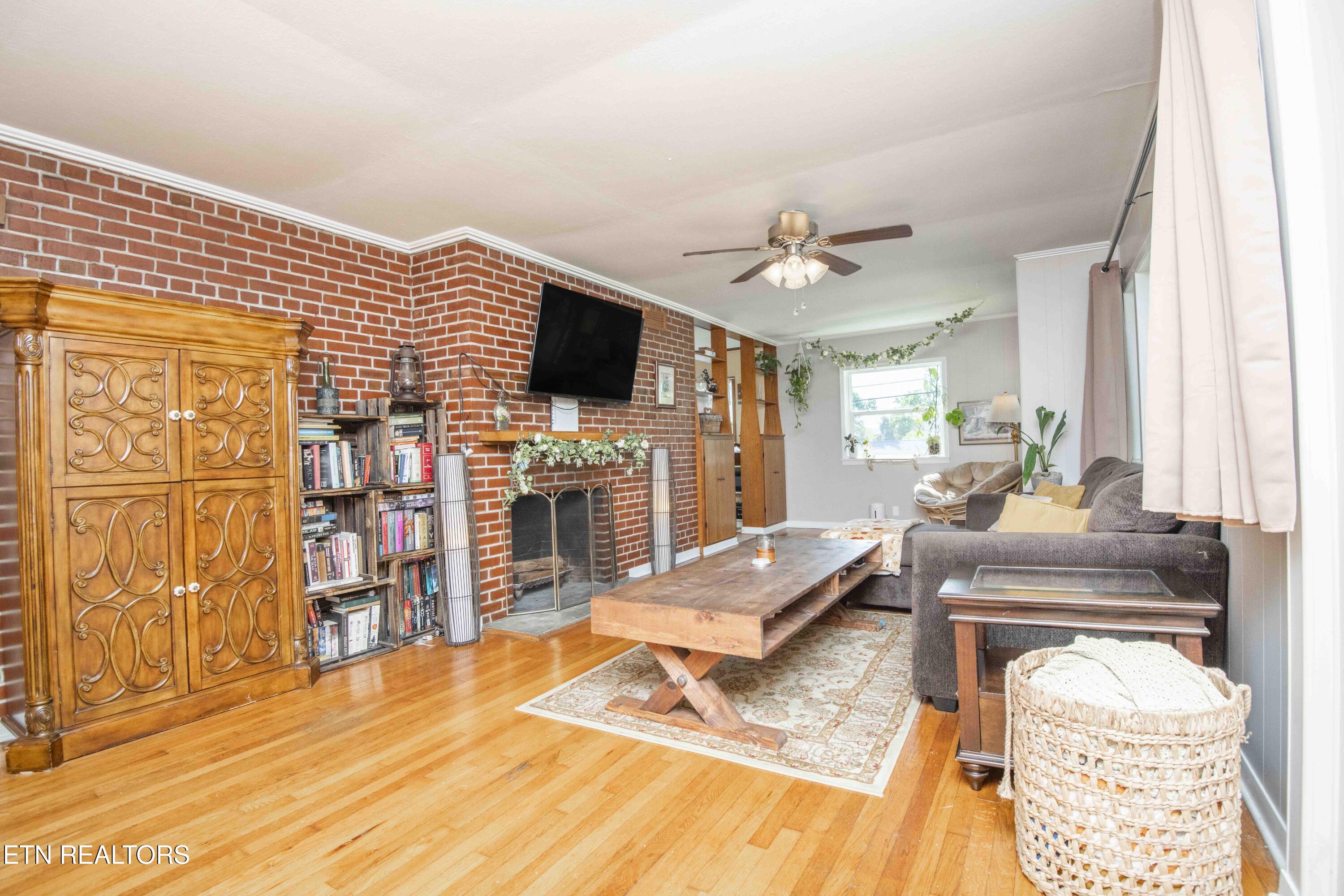 306 W Faunce Rd