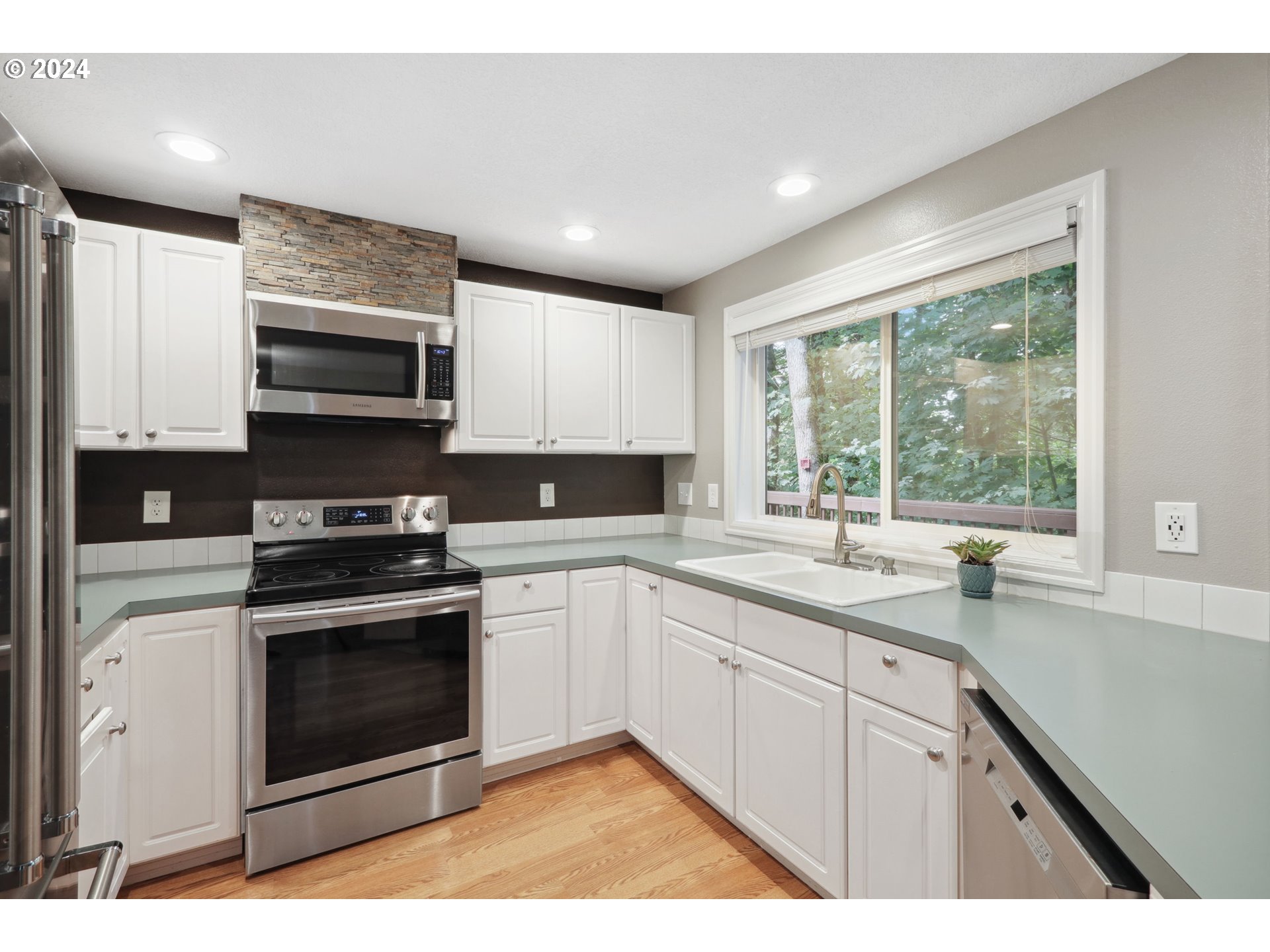 17405 WAKE ROBIN CIR