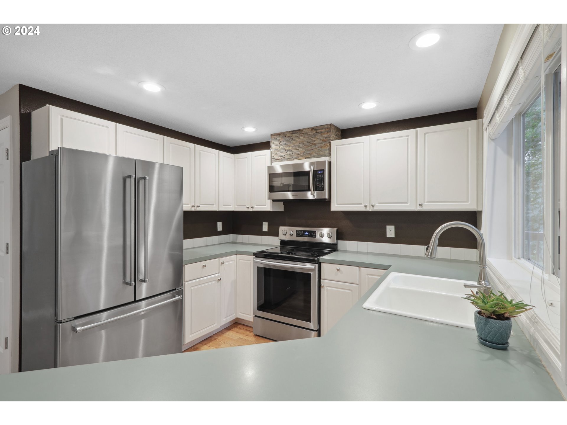 17405 WAKE ROBIN CIR