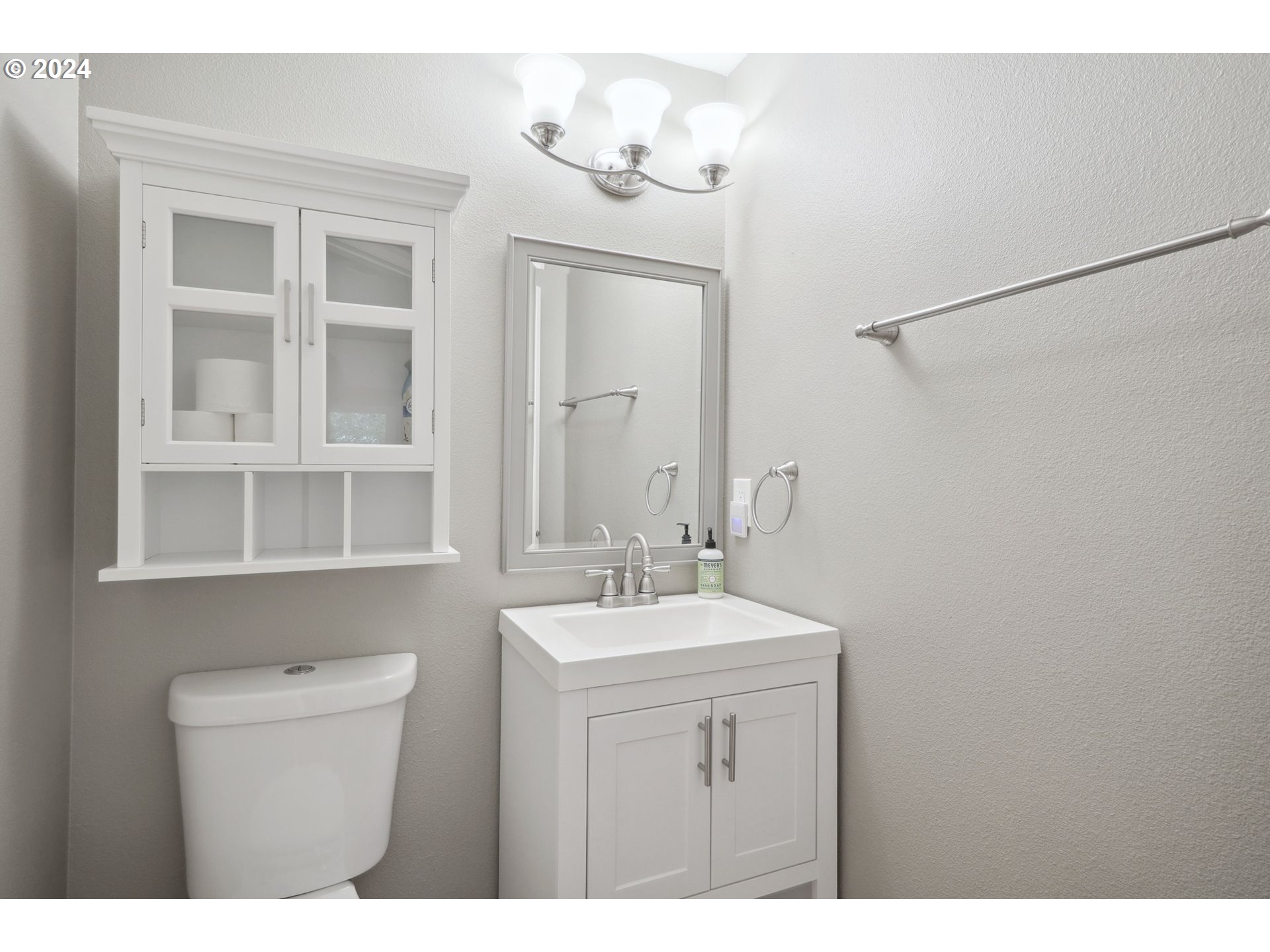 17405 WAKE ROBIN CIR
