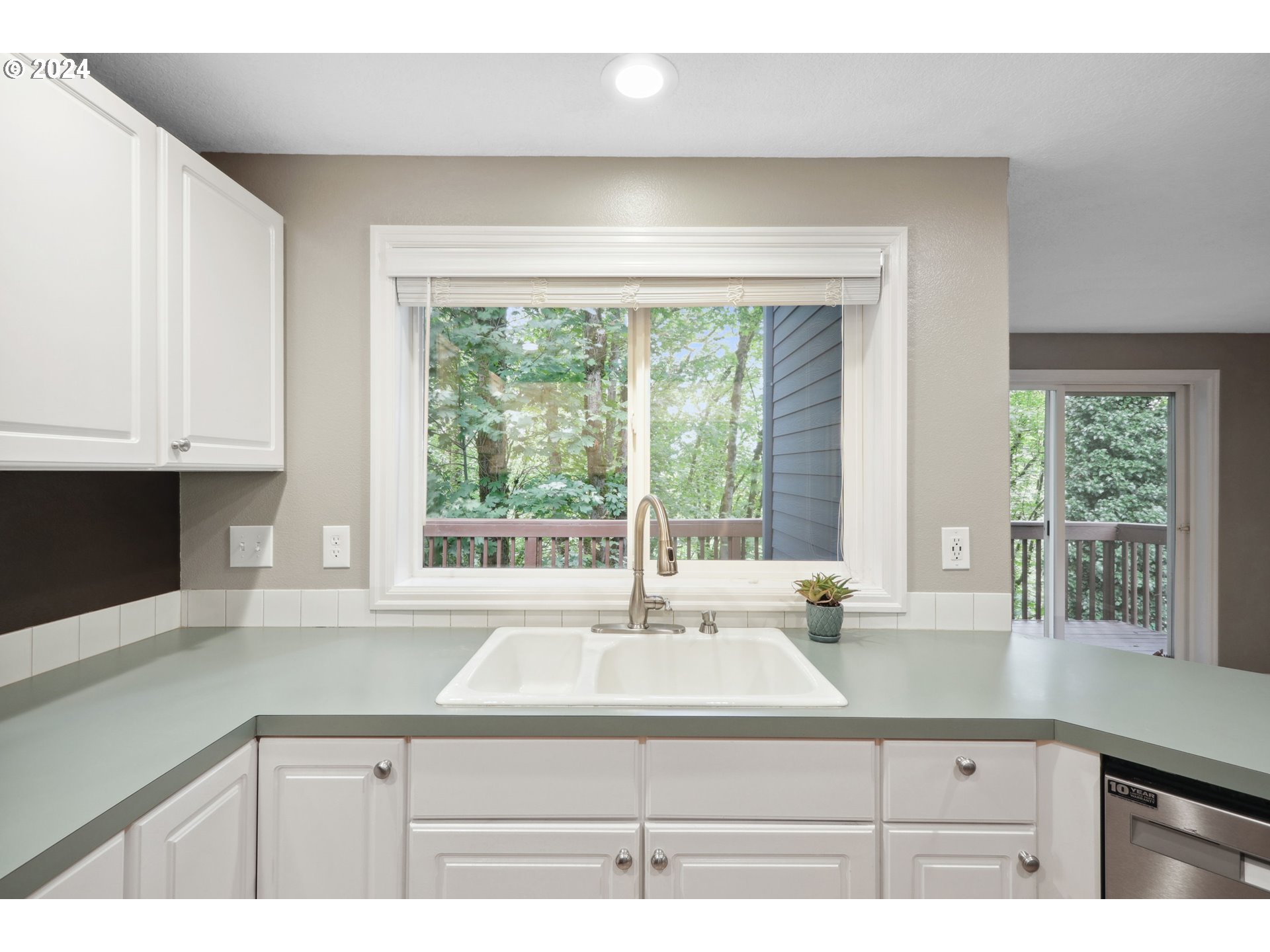 17405 WAKE ROBIN CIR