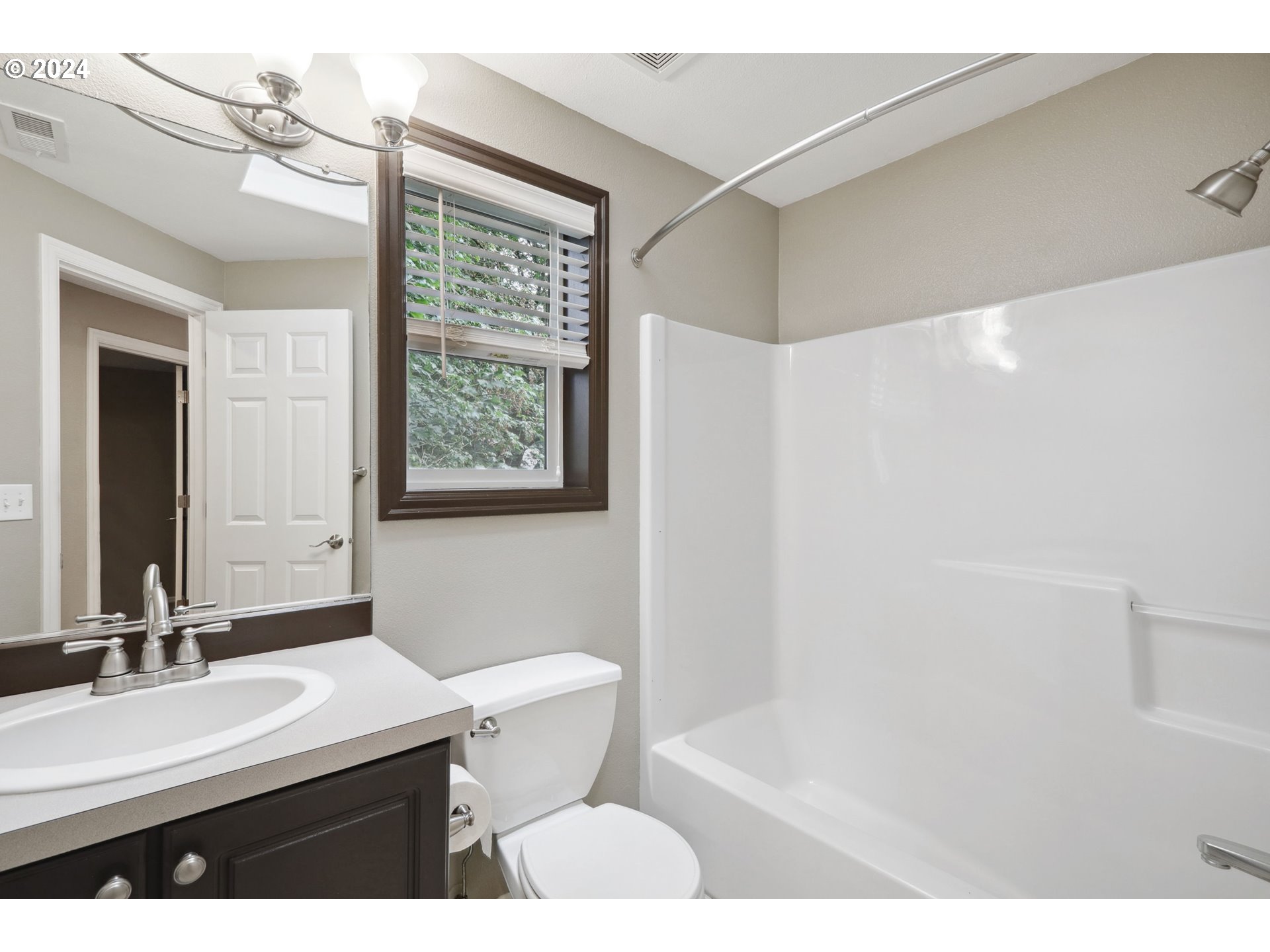 17405 WAKE ROBIN CIR