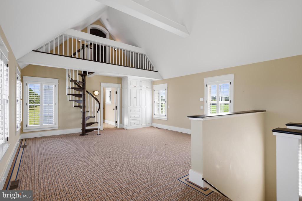 22101 GRAFTON MANOUR LANE