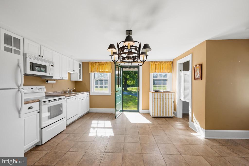 22101 GRAFTON MANOUR LANE