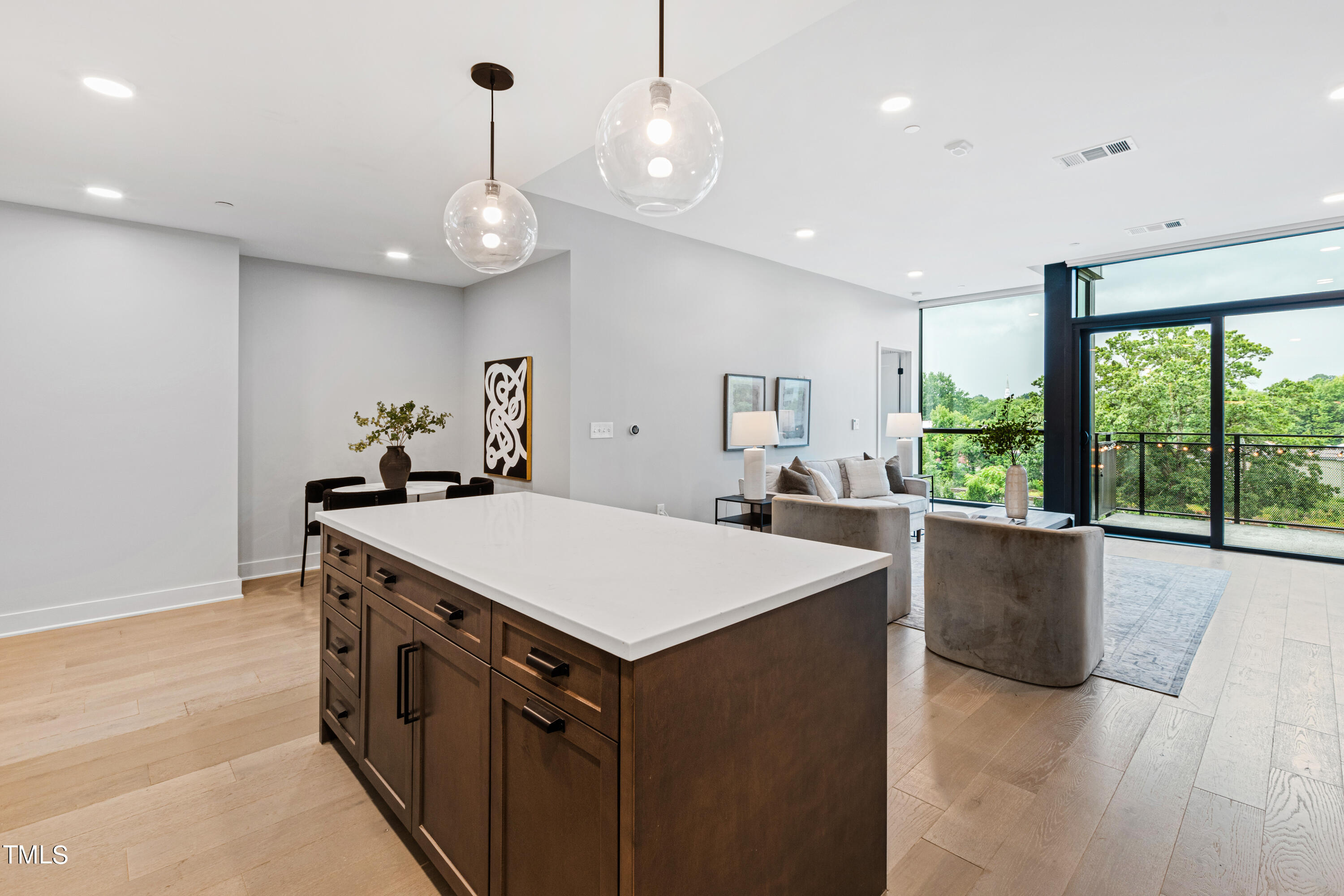 1105 W Main St Street # 402