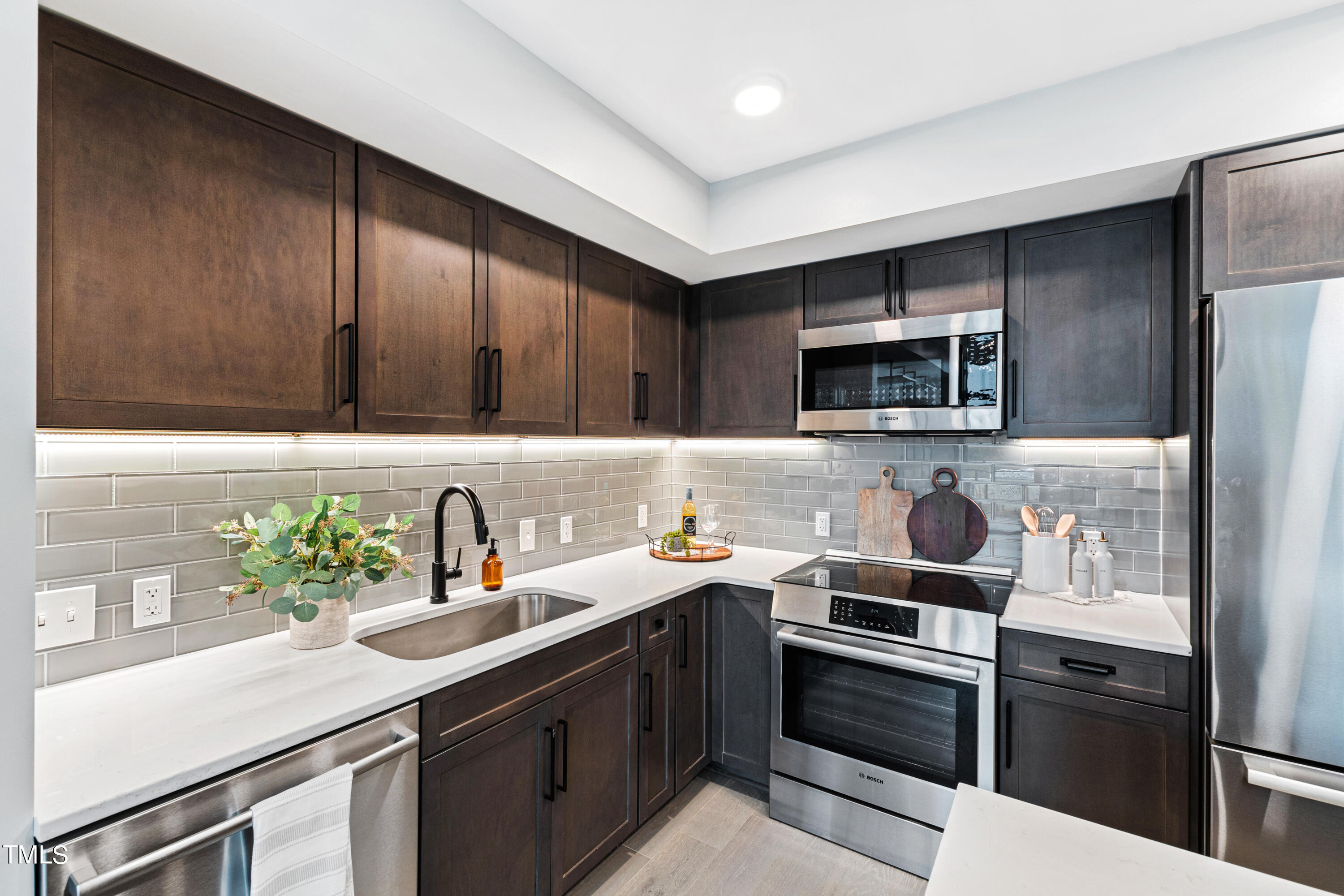 1105 W Main St Street # 402
