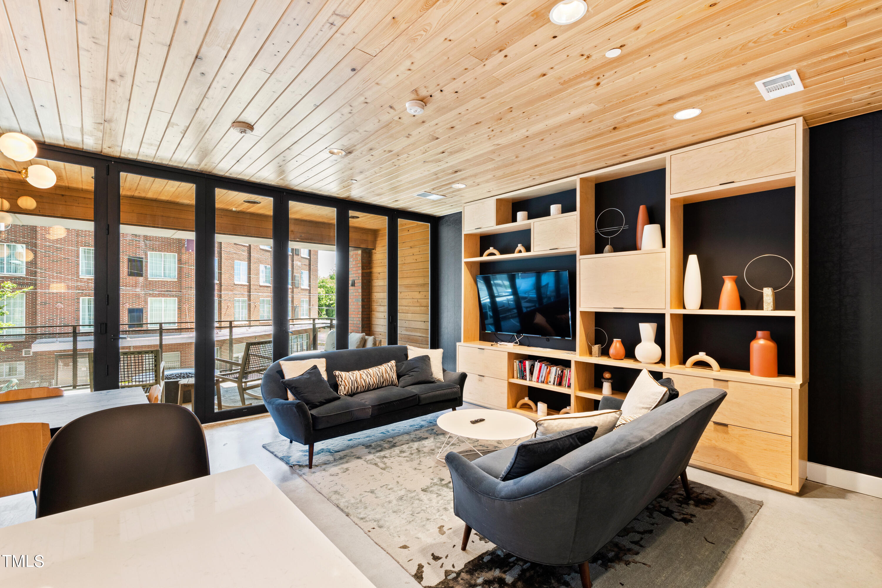 1105 W Main St Street # 402
