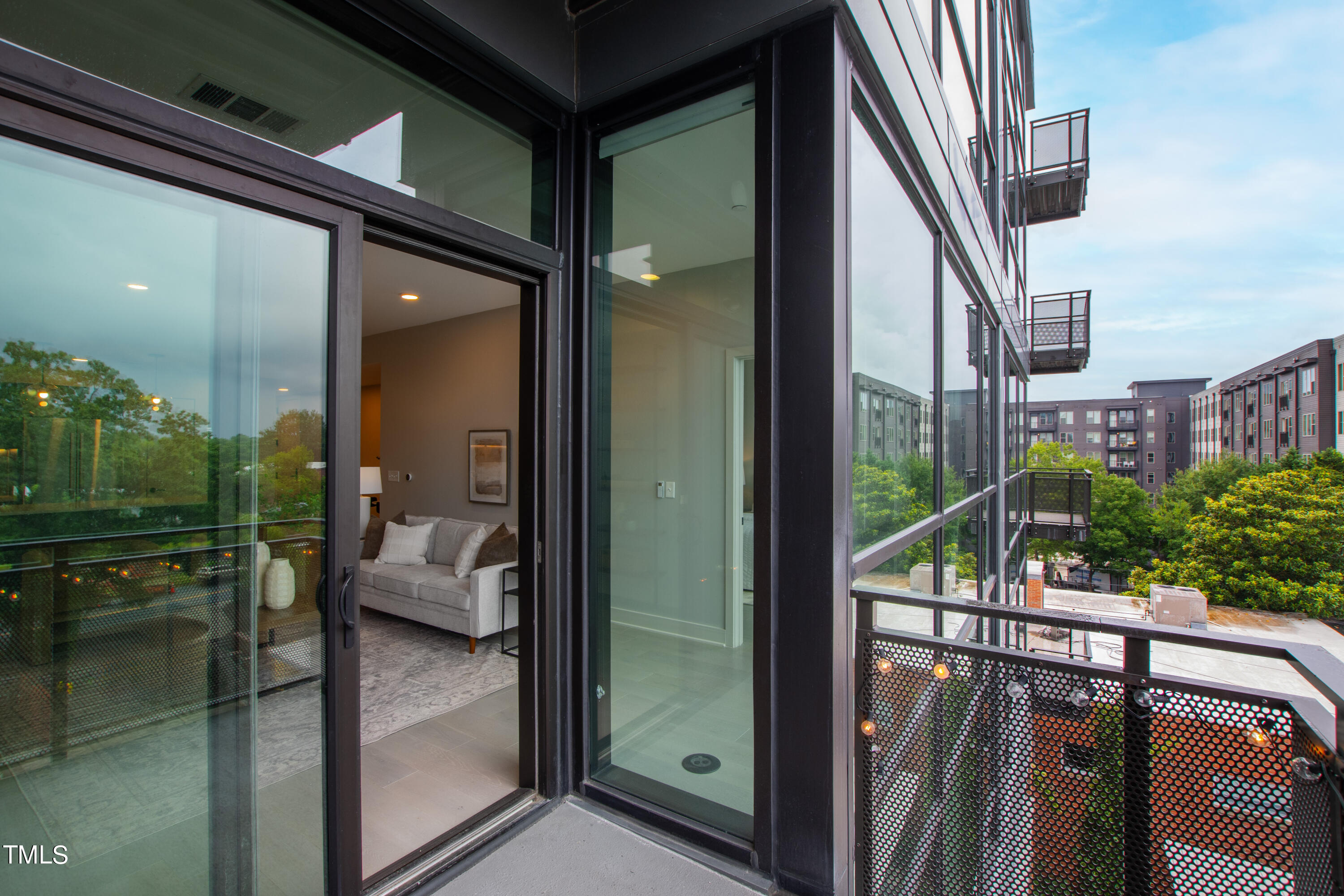 1105 W Main St Street # 402