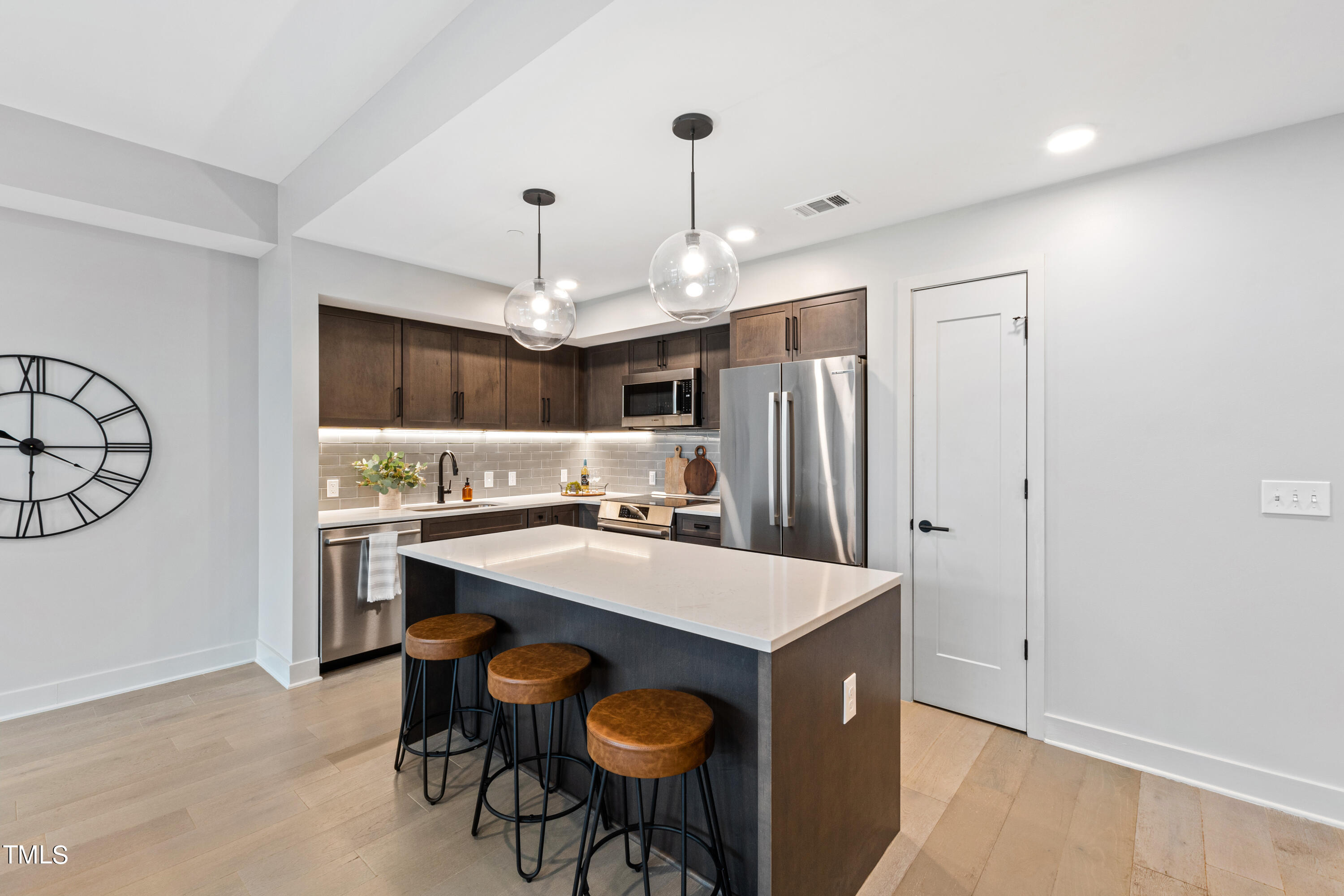 1105 W Main St Street # 402