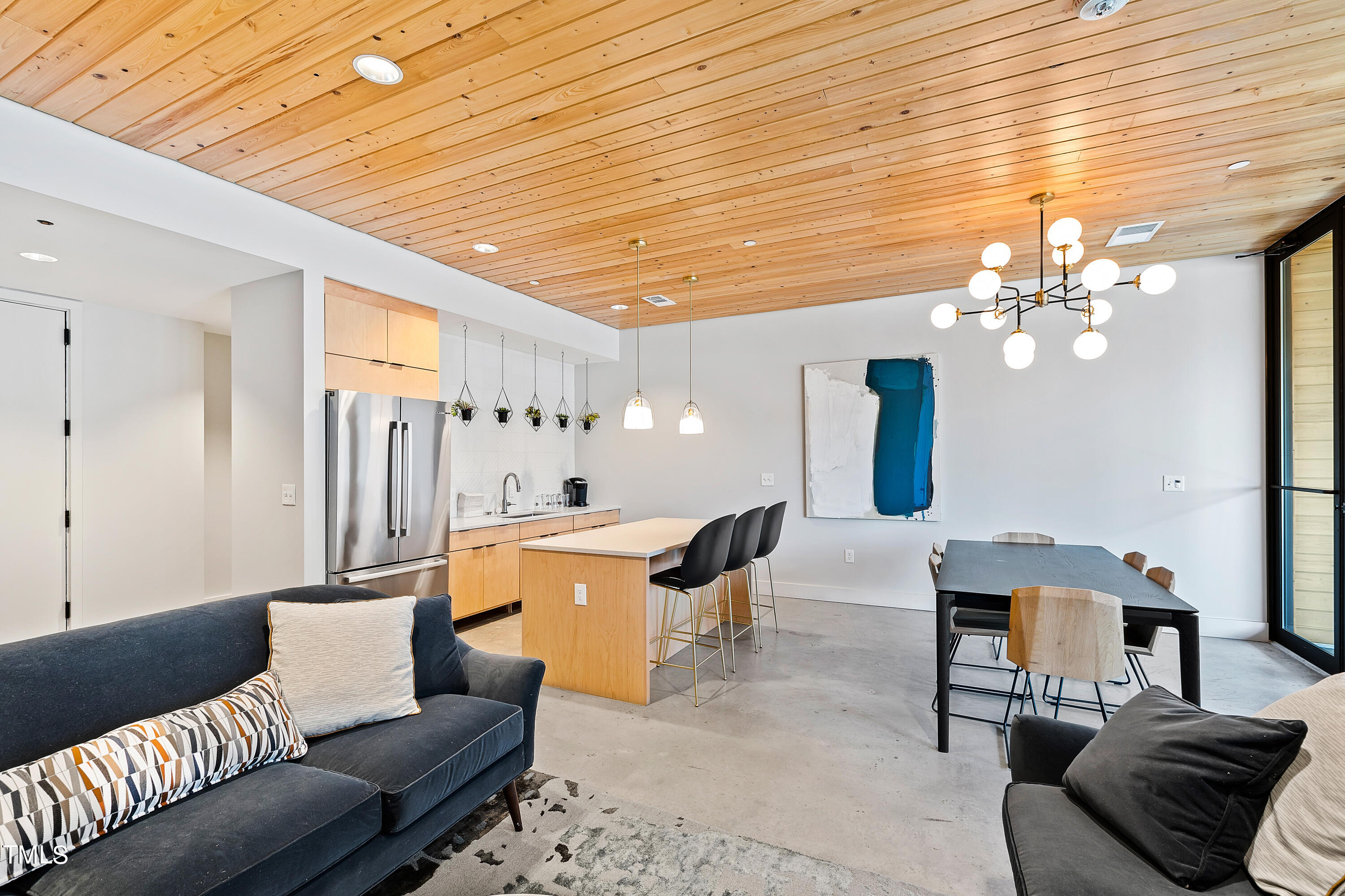 1105 W Main St Street # 402