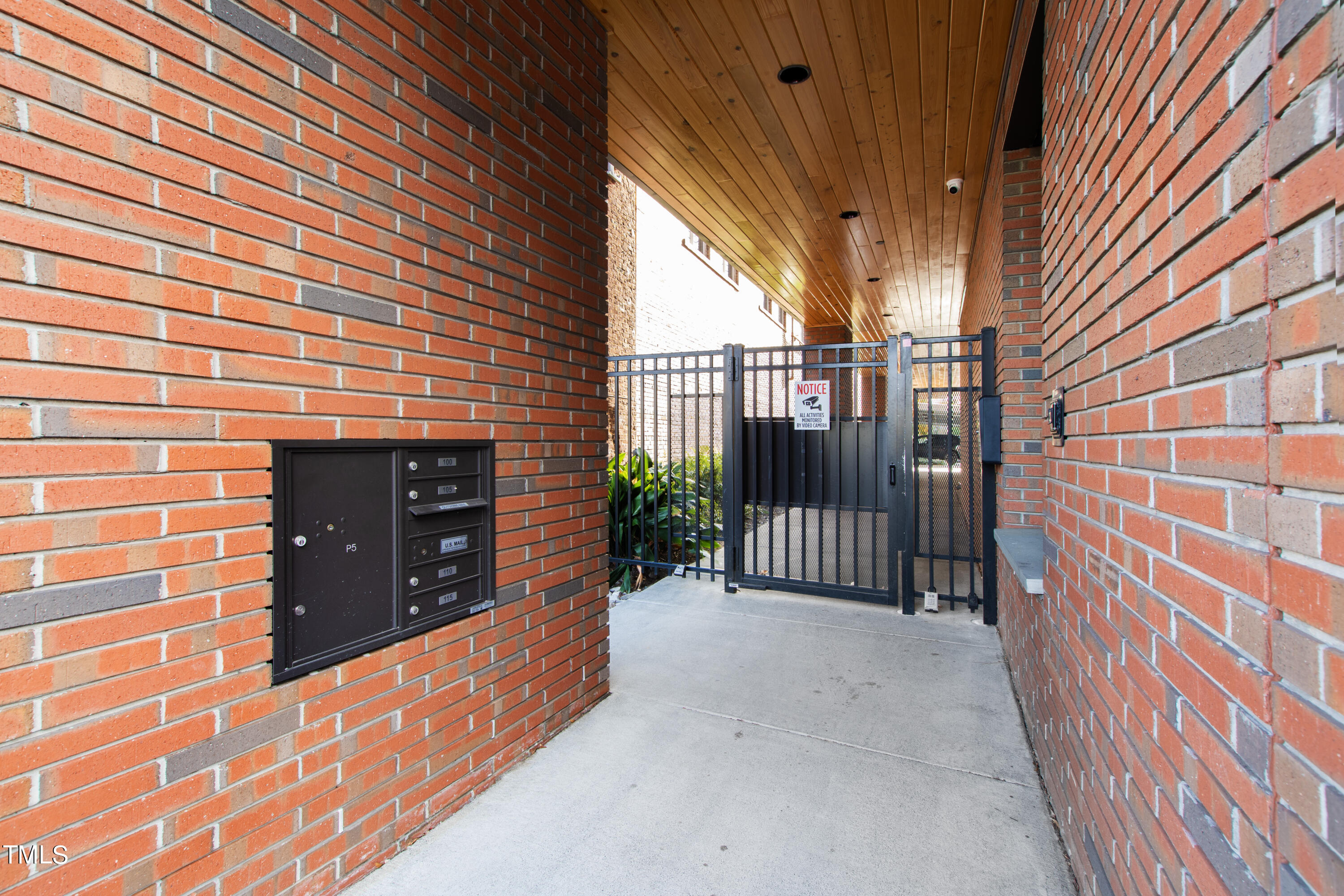 1105 W Main St Street # 402