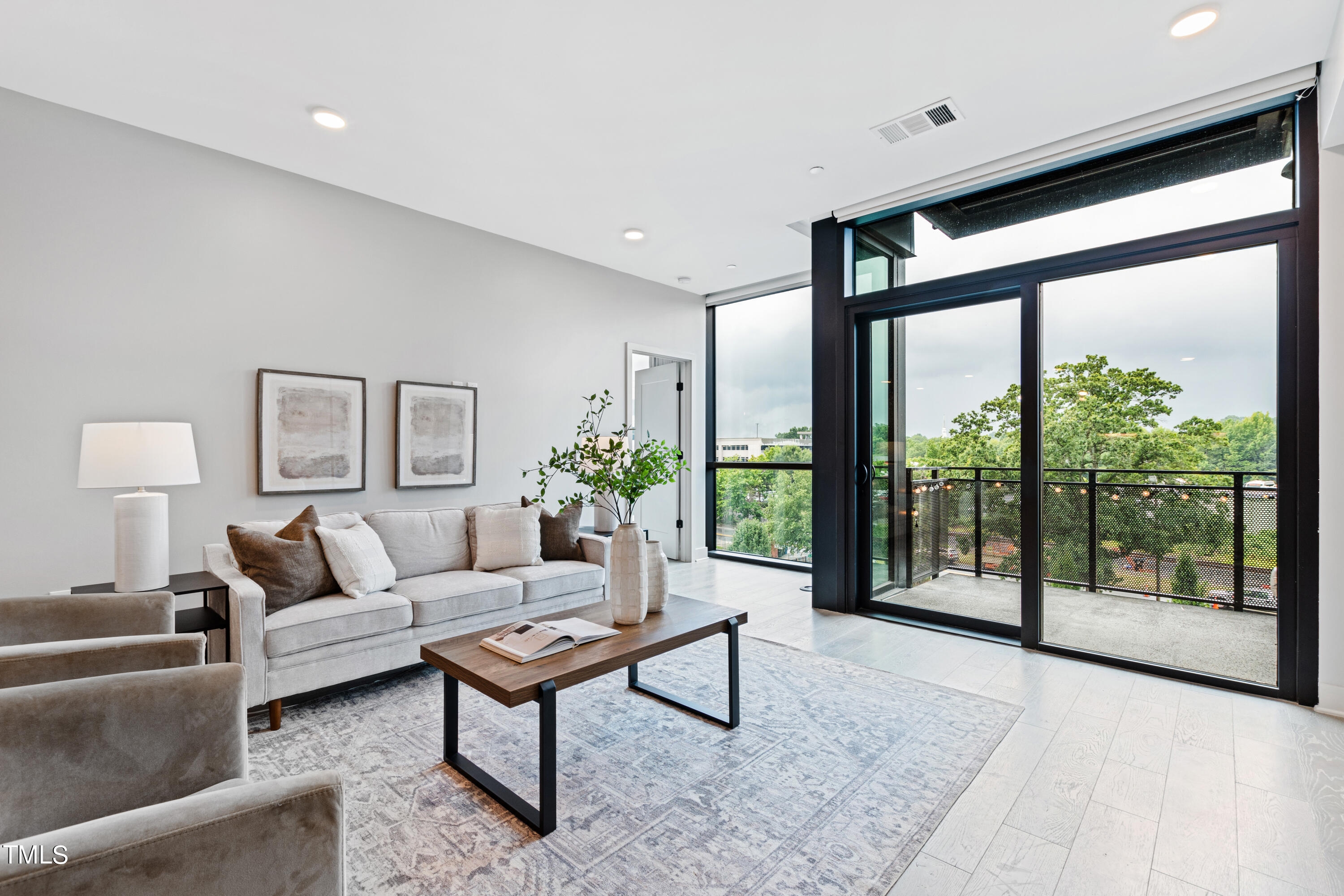 1105 W Main St Street # 402