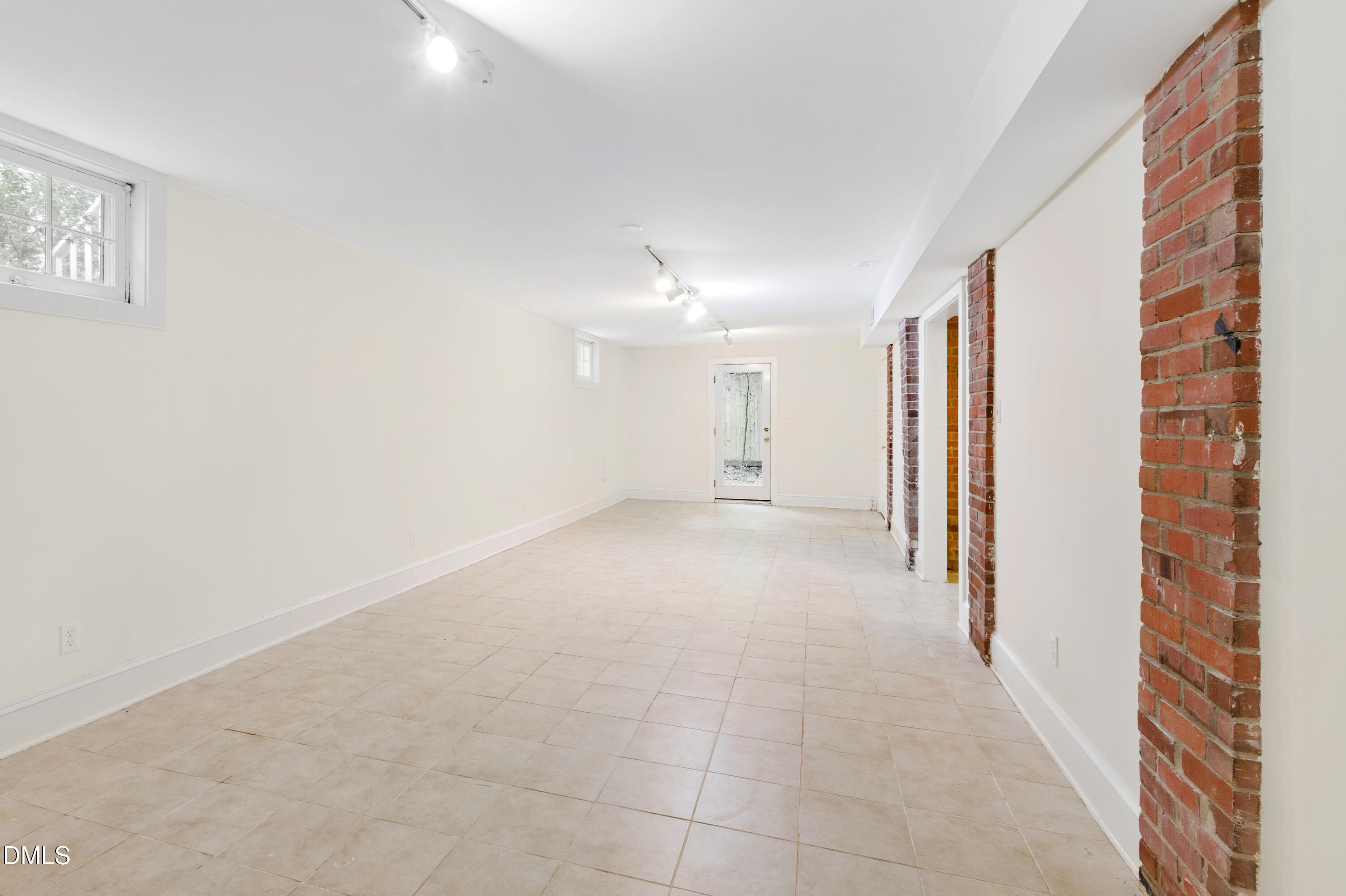 106 S Christopher Road