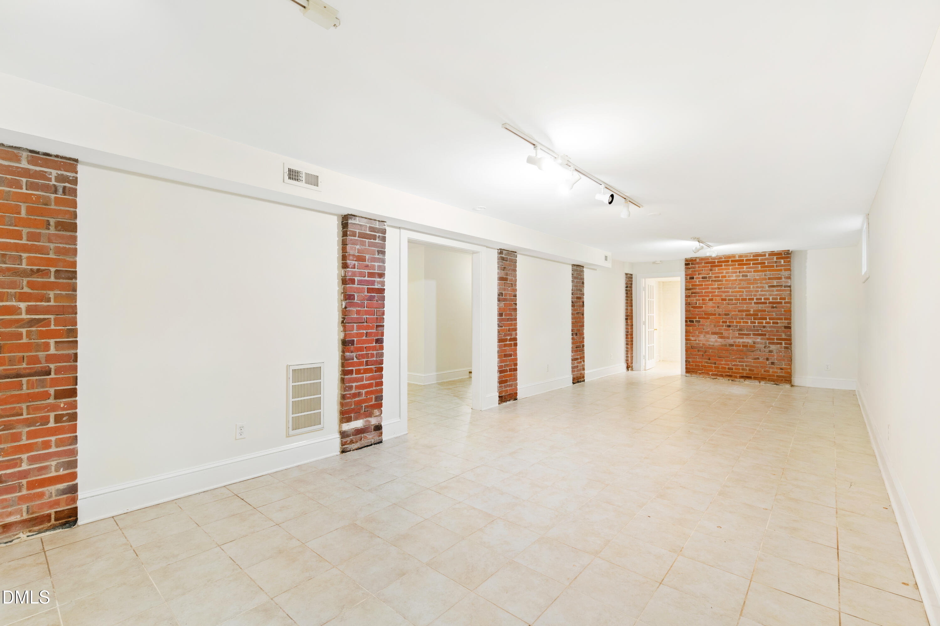 106 S Christopher Road