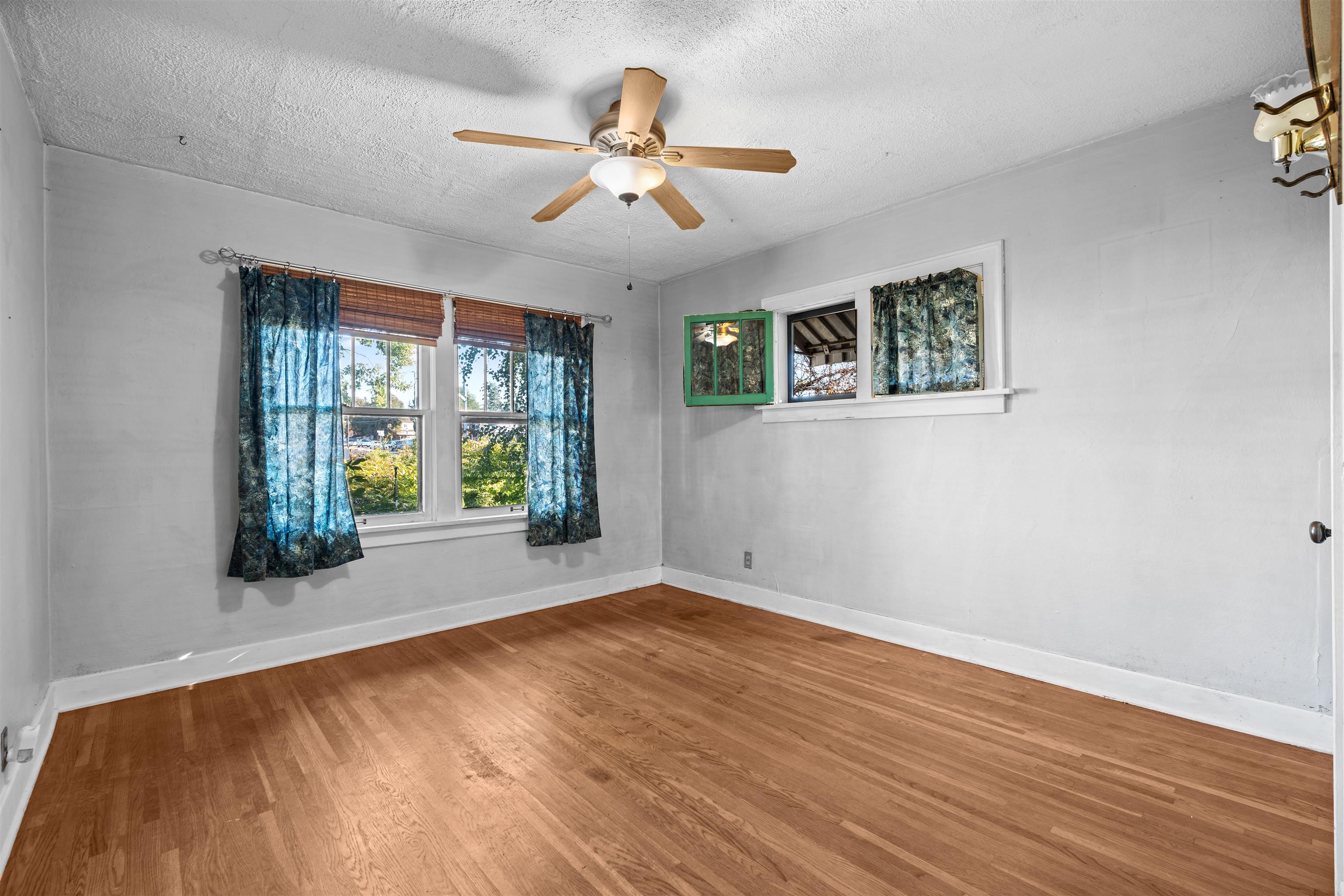 Photo 5 of 2609 W Fairview Ave