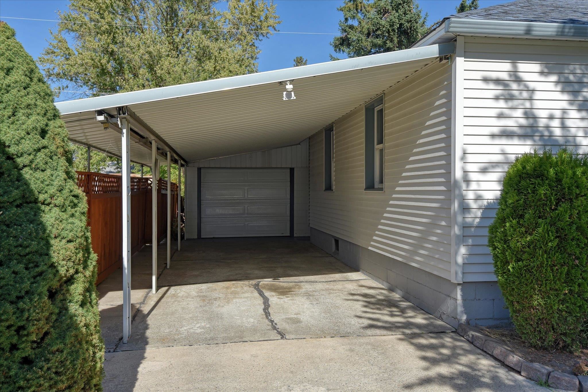 Photo 5 of 1120 W Rowan Ave