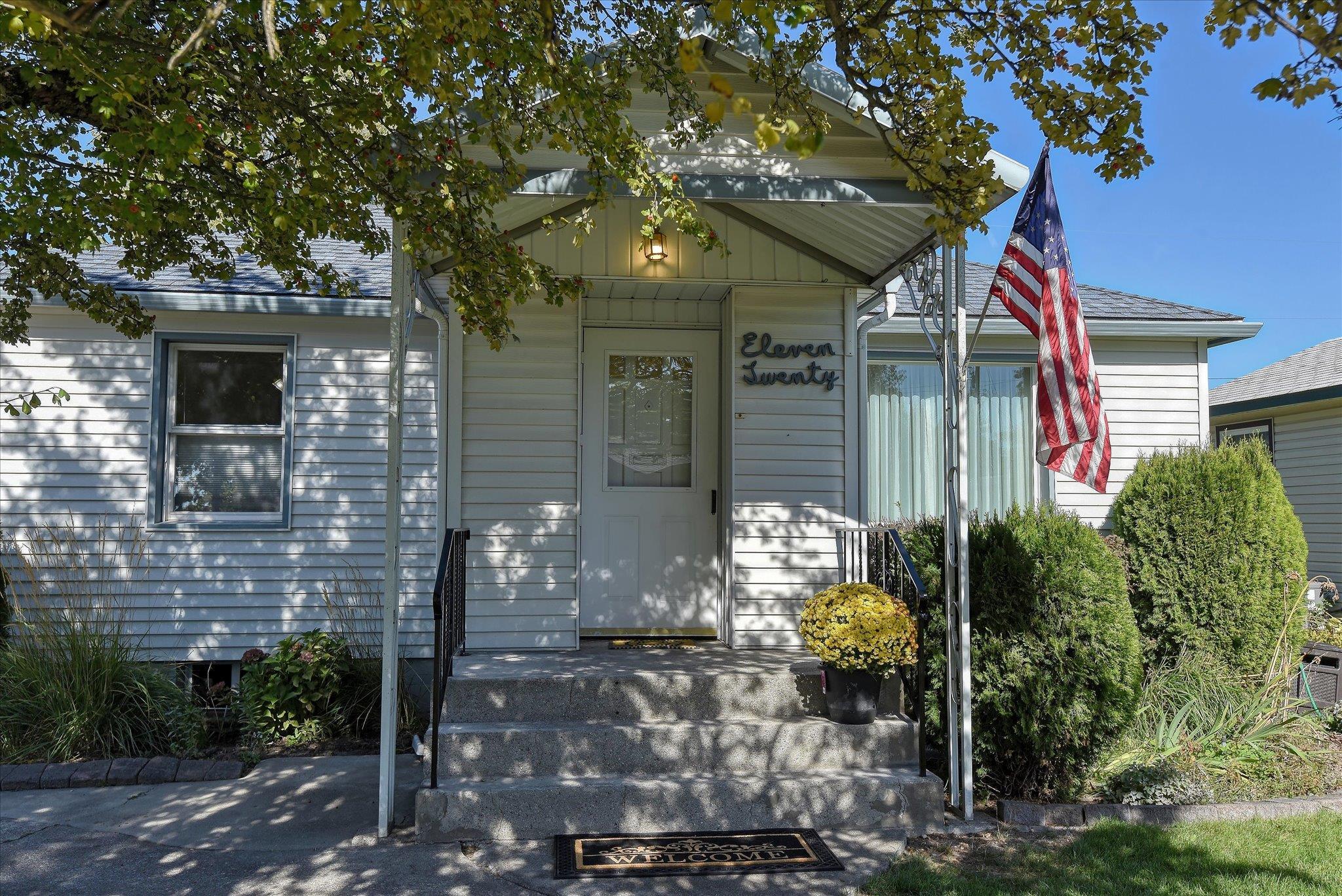 Photo 2 of 1120 W Rowan Ave