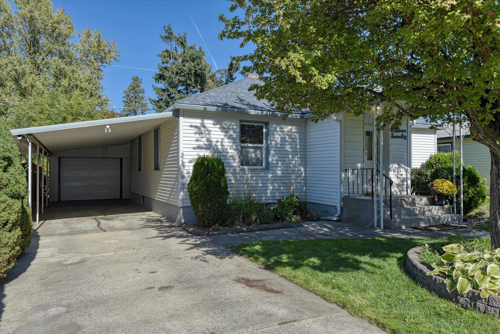 Photo 4 of 1120 W Rowan Ave