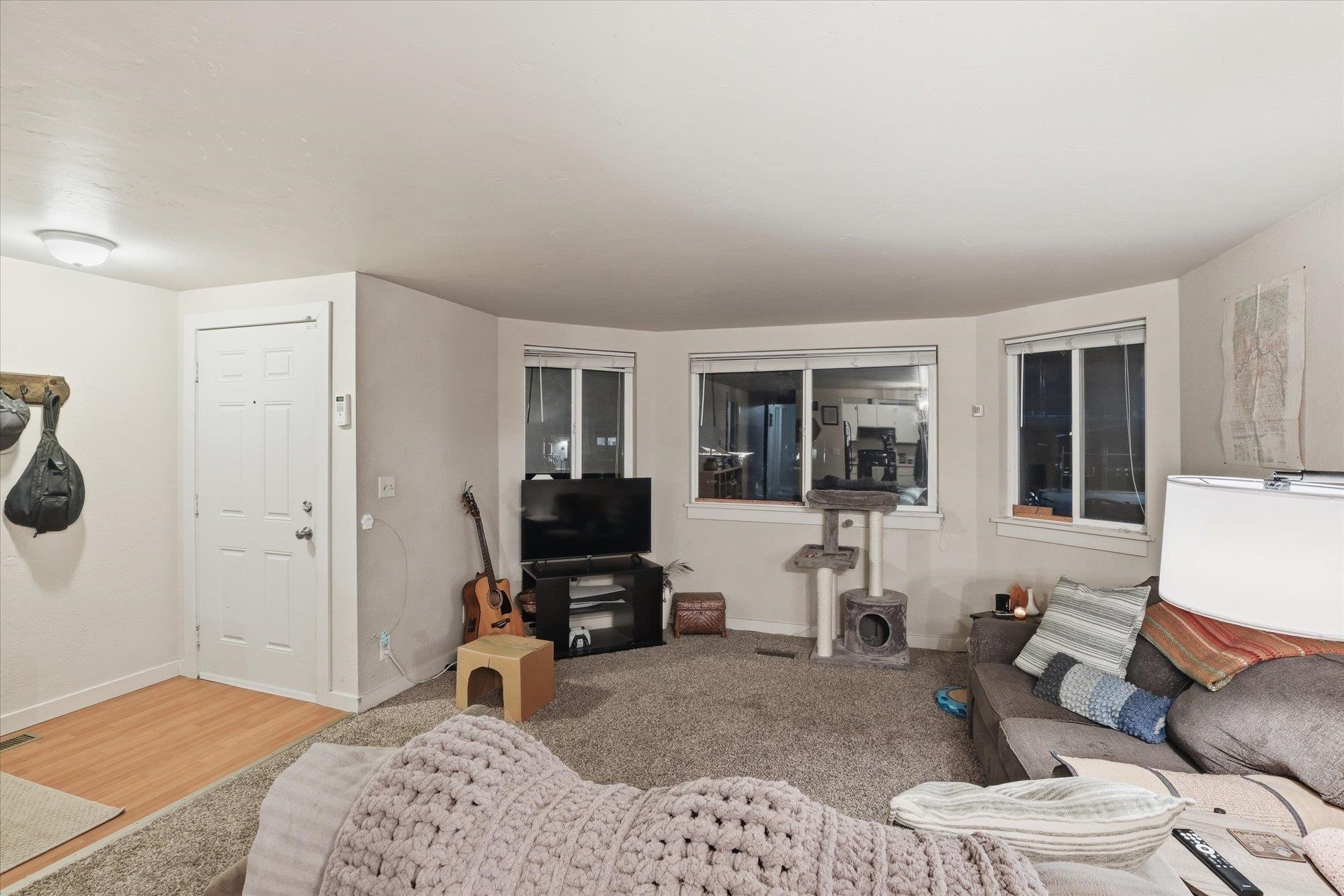 Photo 4 of 920 W York Ave