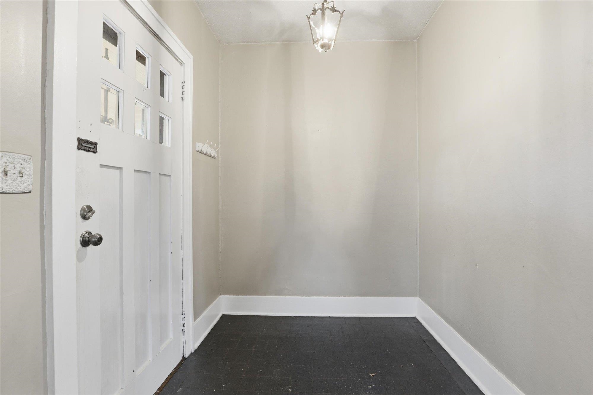 Photo 5 of 311 E Crown Ave