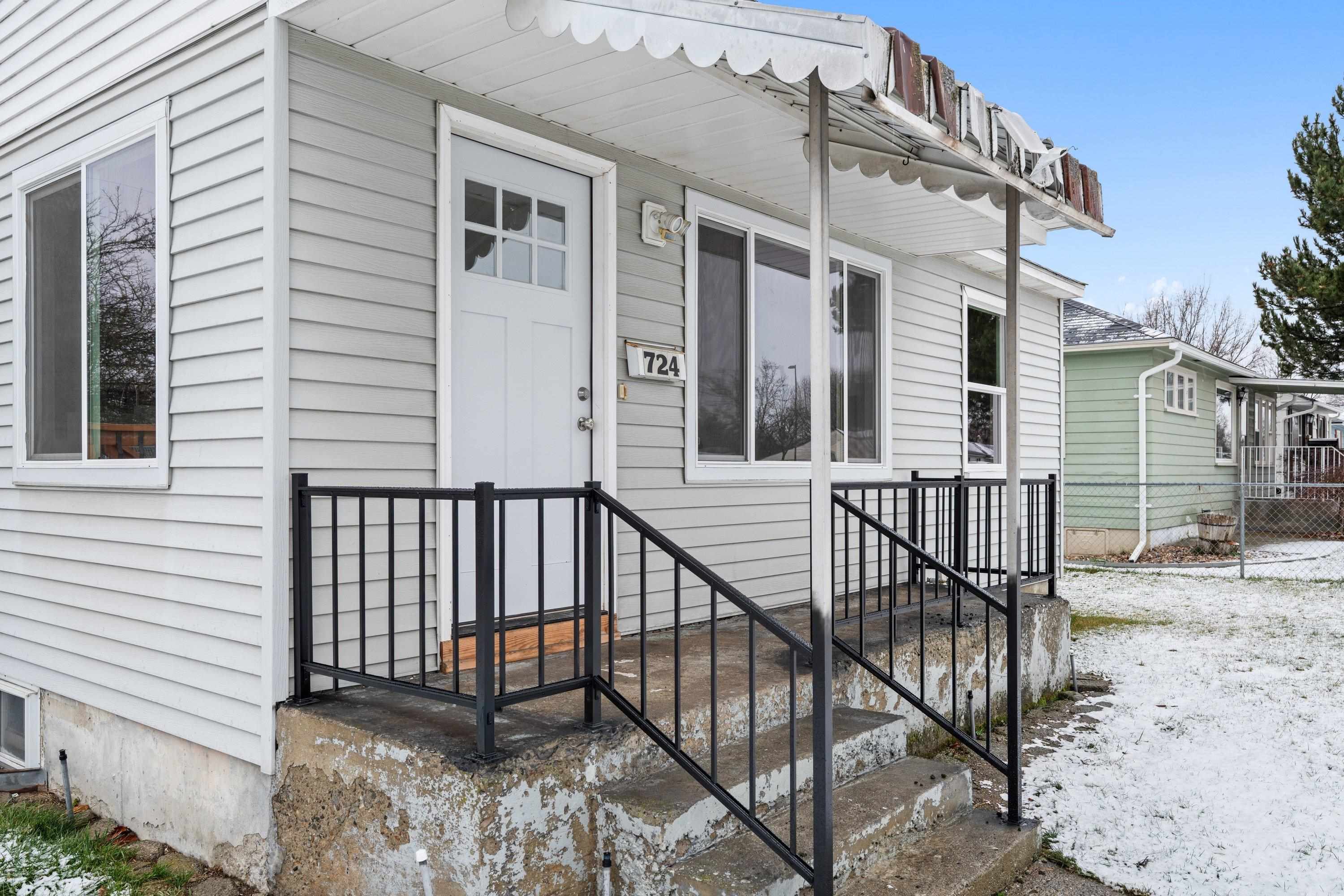 Photo 5 of 724 E Joseph Ave