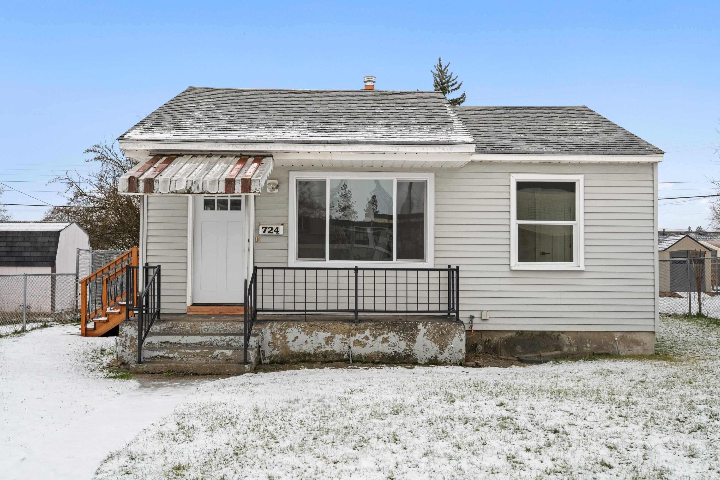 Photo 3 of 724 E Joseph Ave