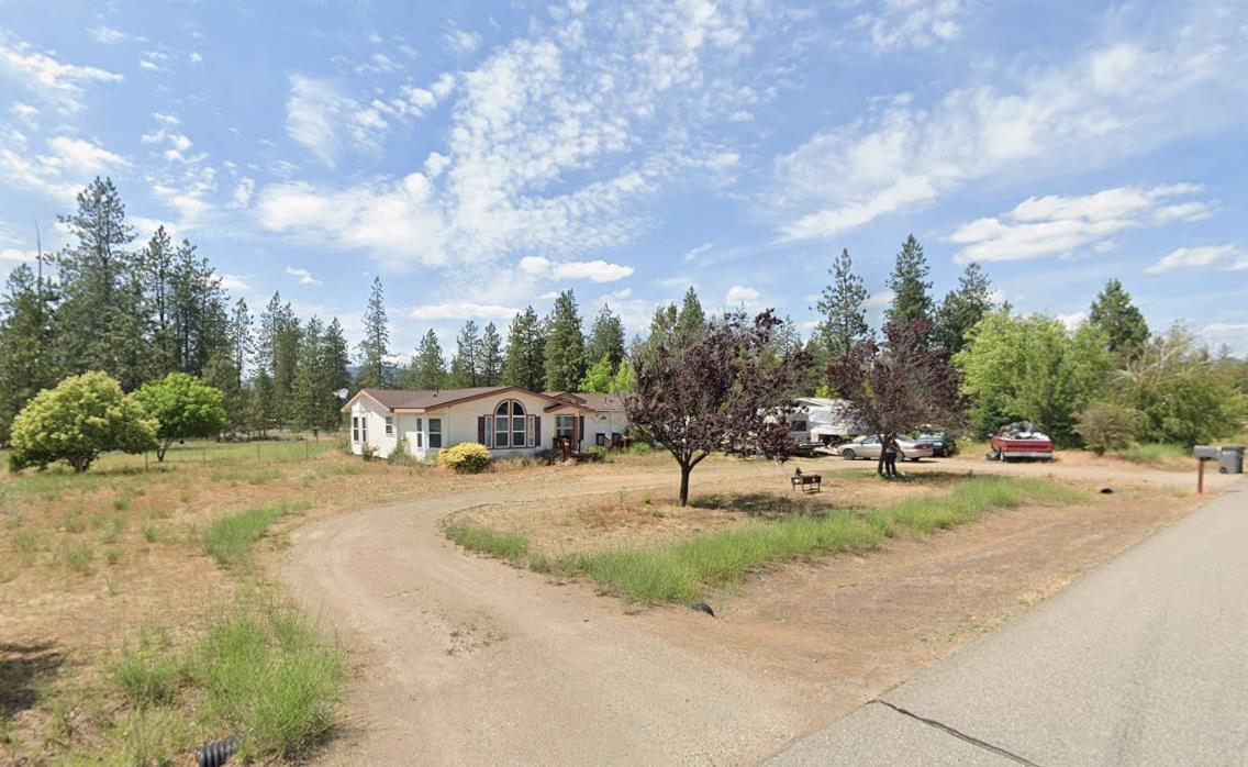 6437 N Dover Rd, Nine Mile Falls, WA 99026