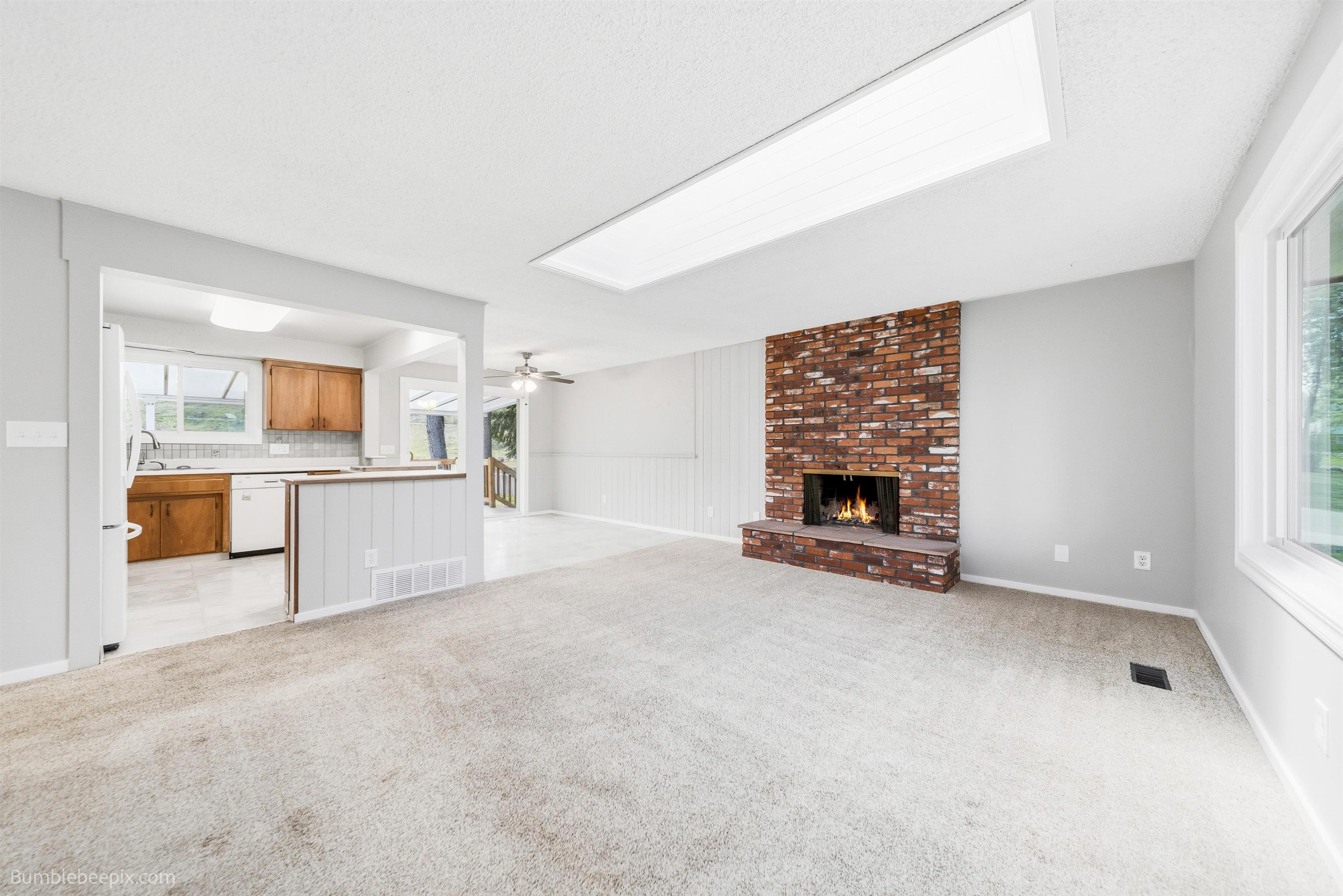 817 W Falcon Ave