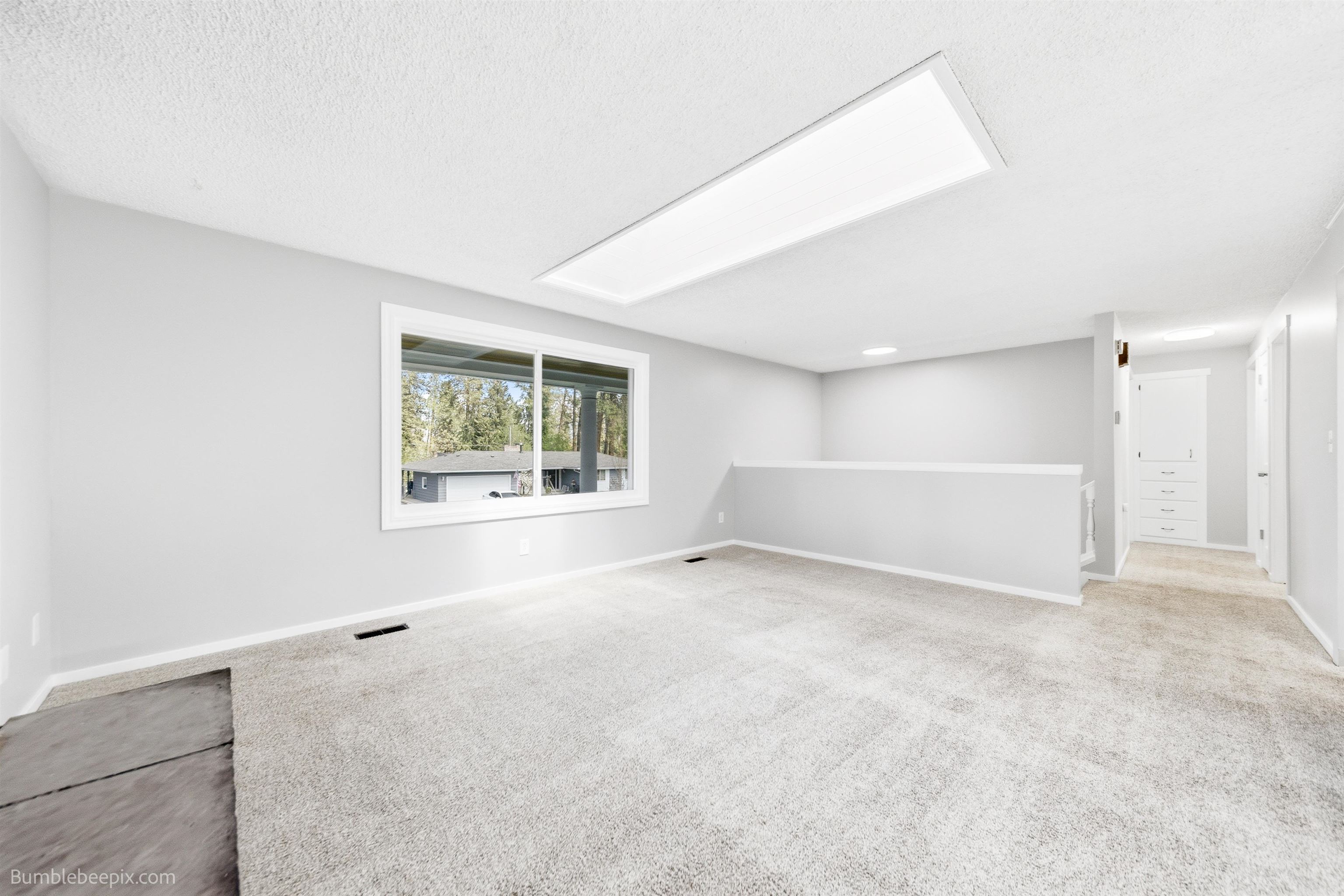 817 W Falcon Ave