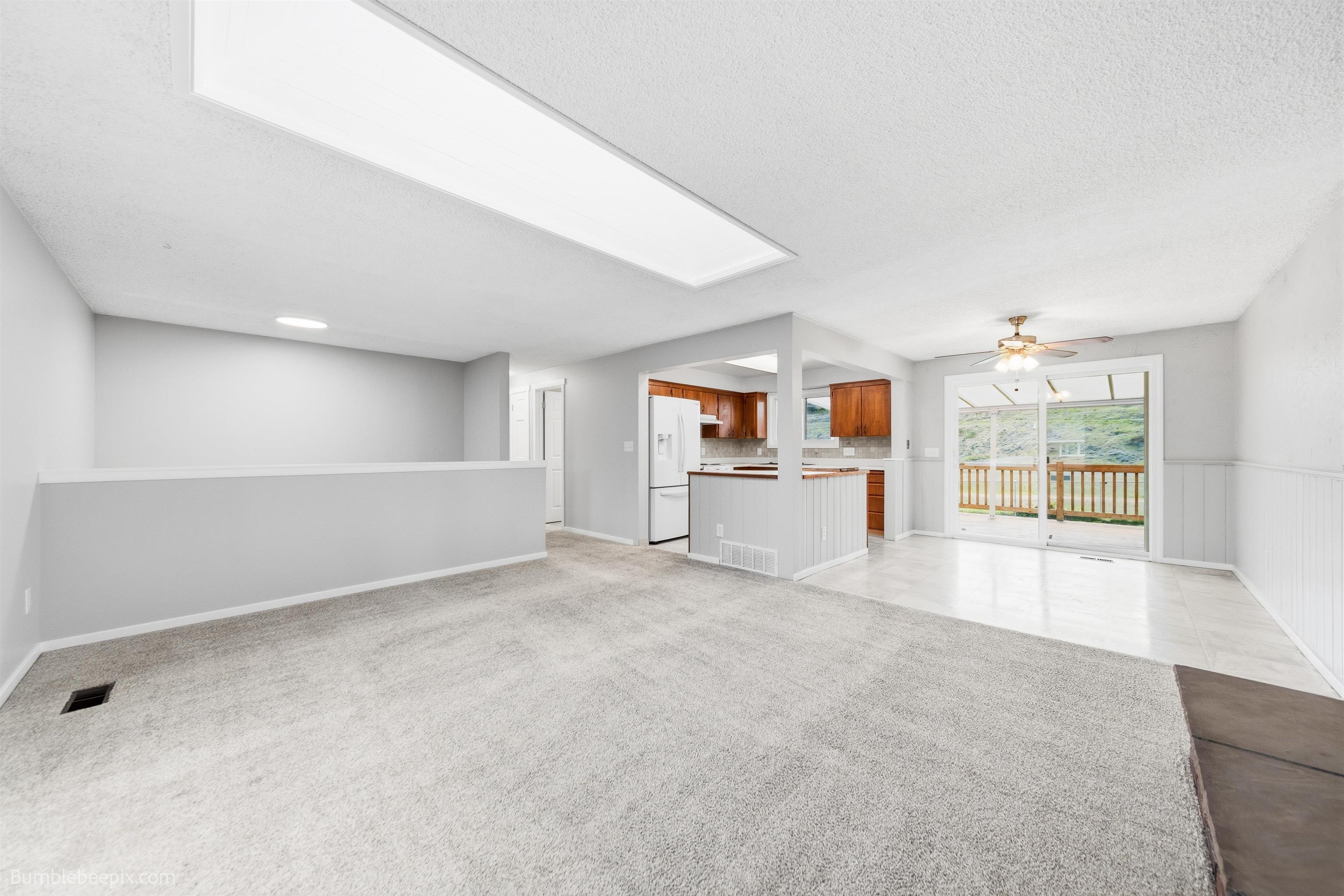 817 W Falcon Ave