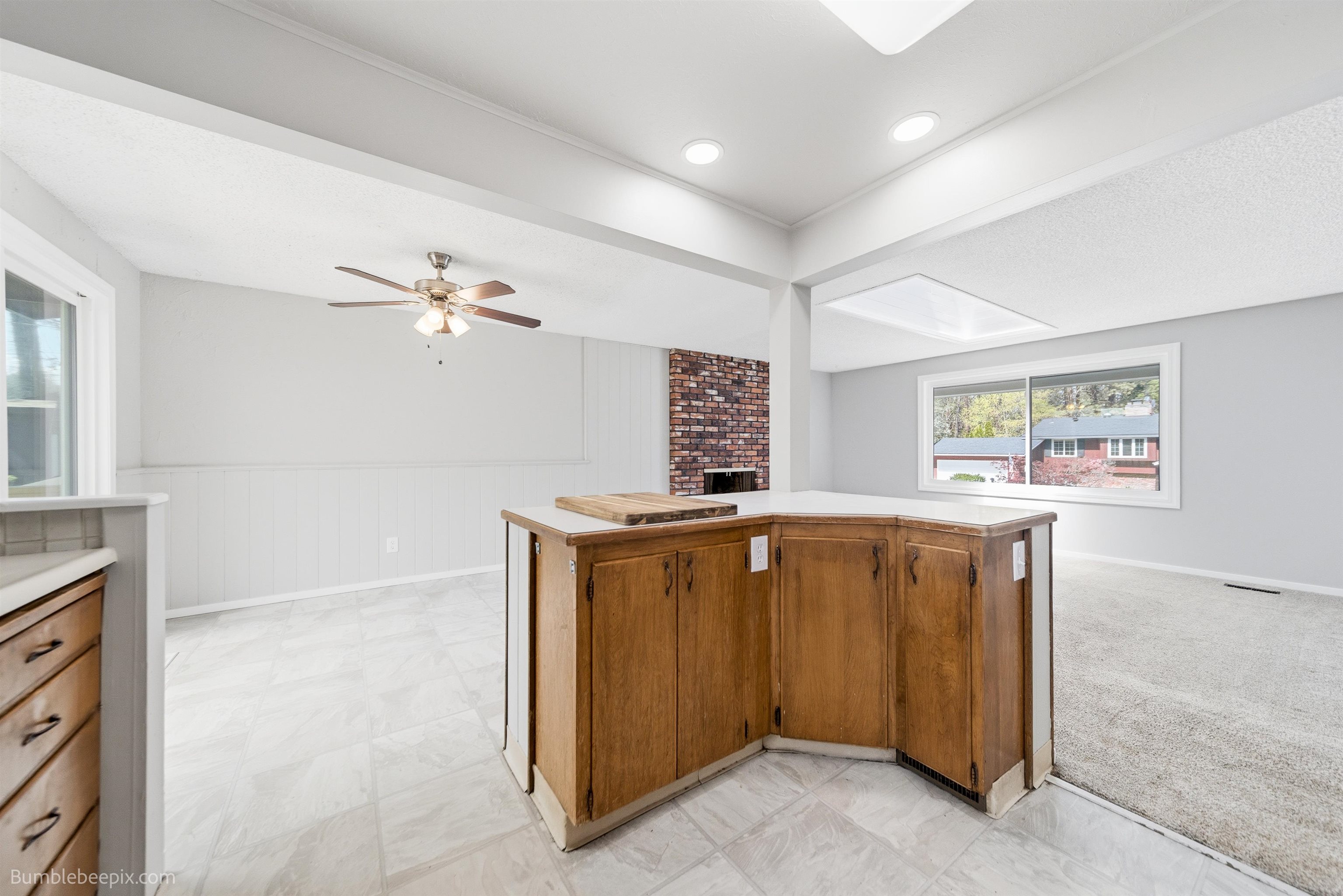 817 W Falcon Ave