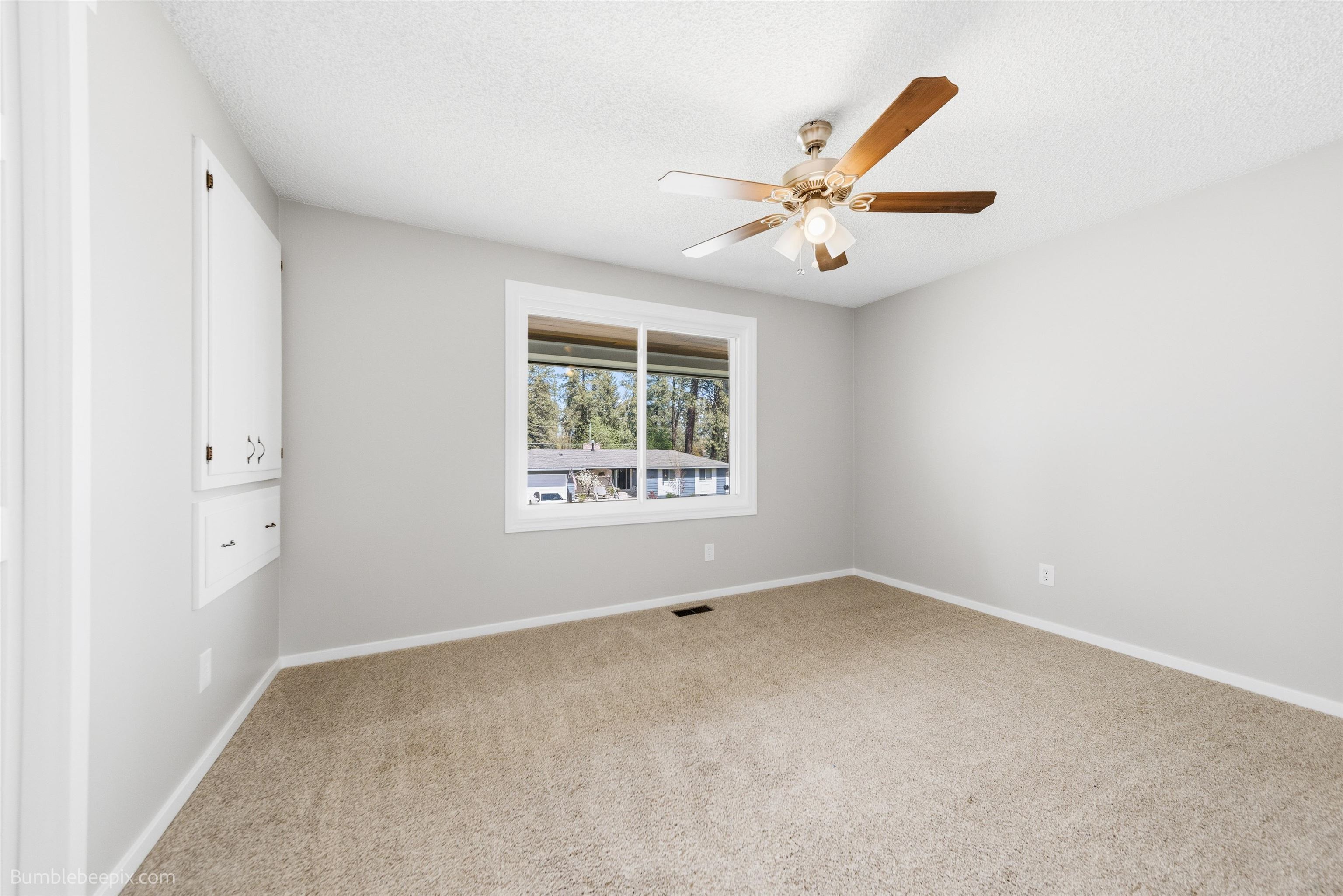 817 W Falcon Ave