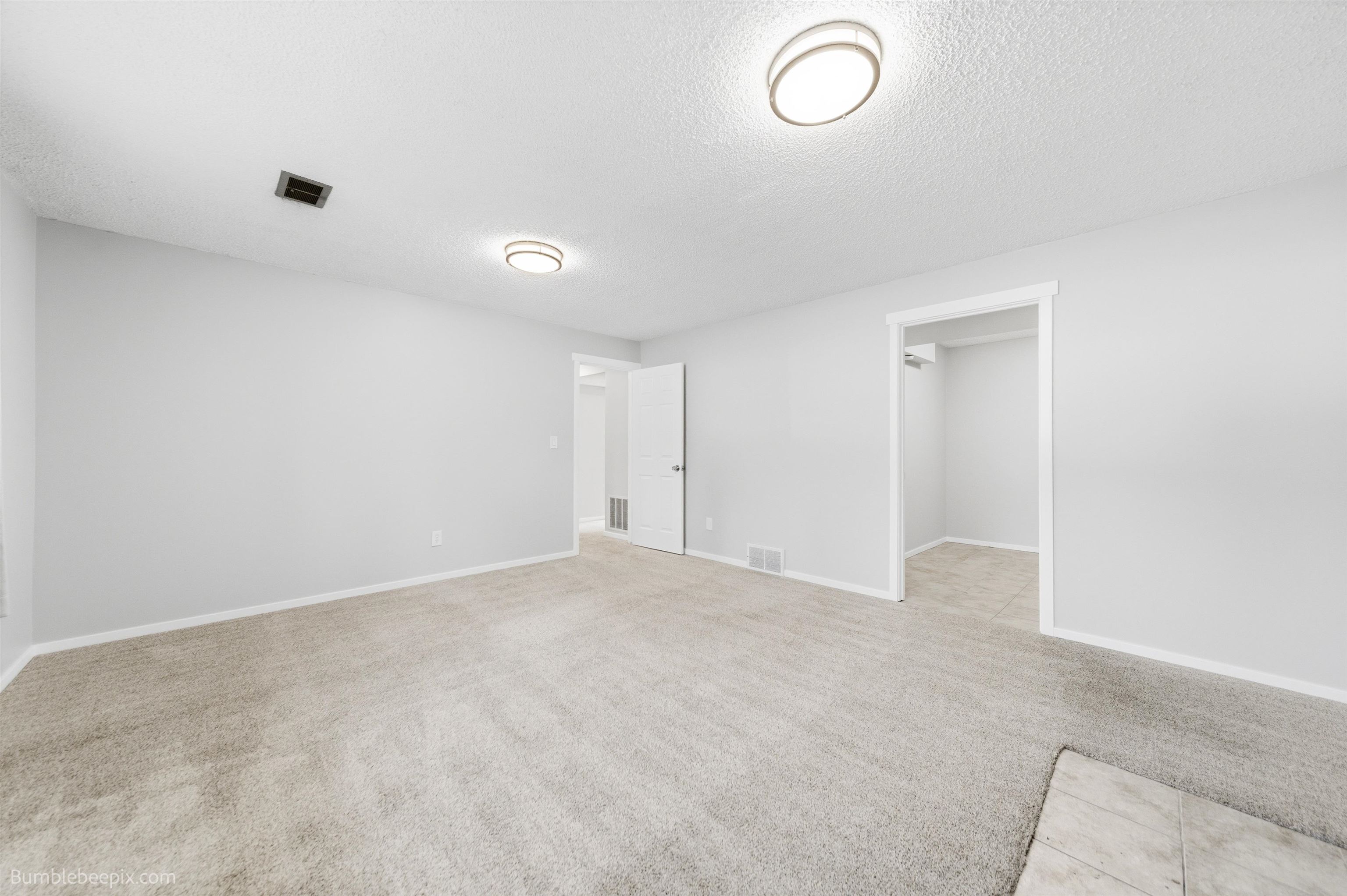817 W Falcon Ave