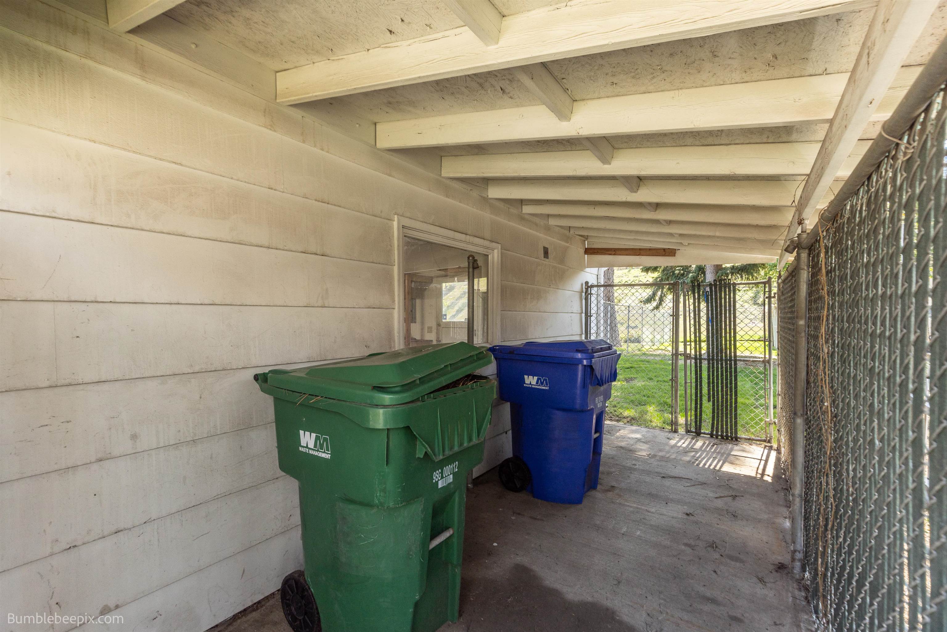 817 W Falcon Ave